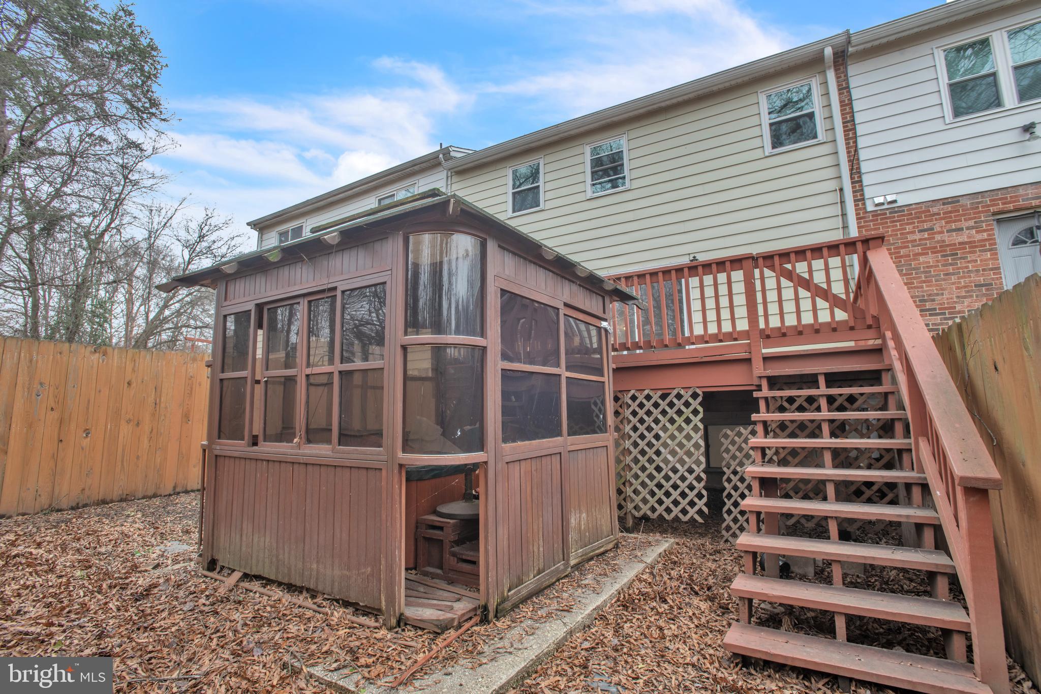 LAURELTON - Residential