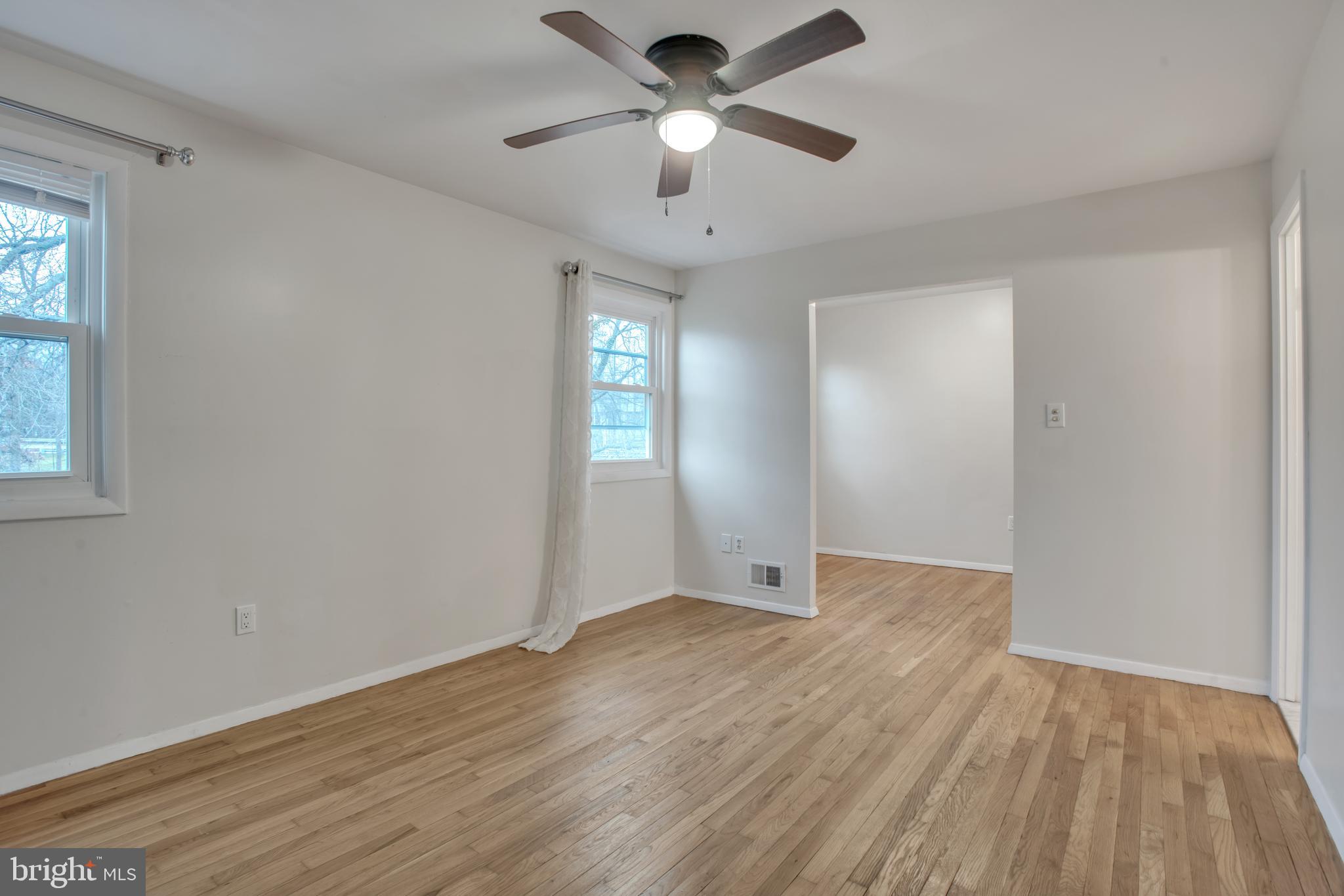 LAURELTON - Residential