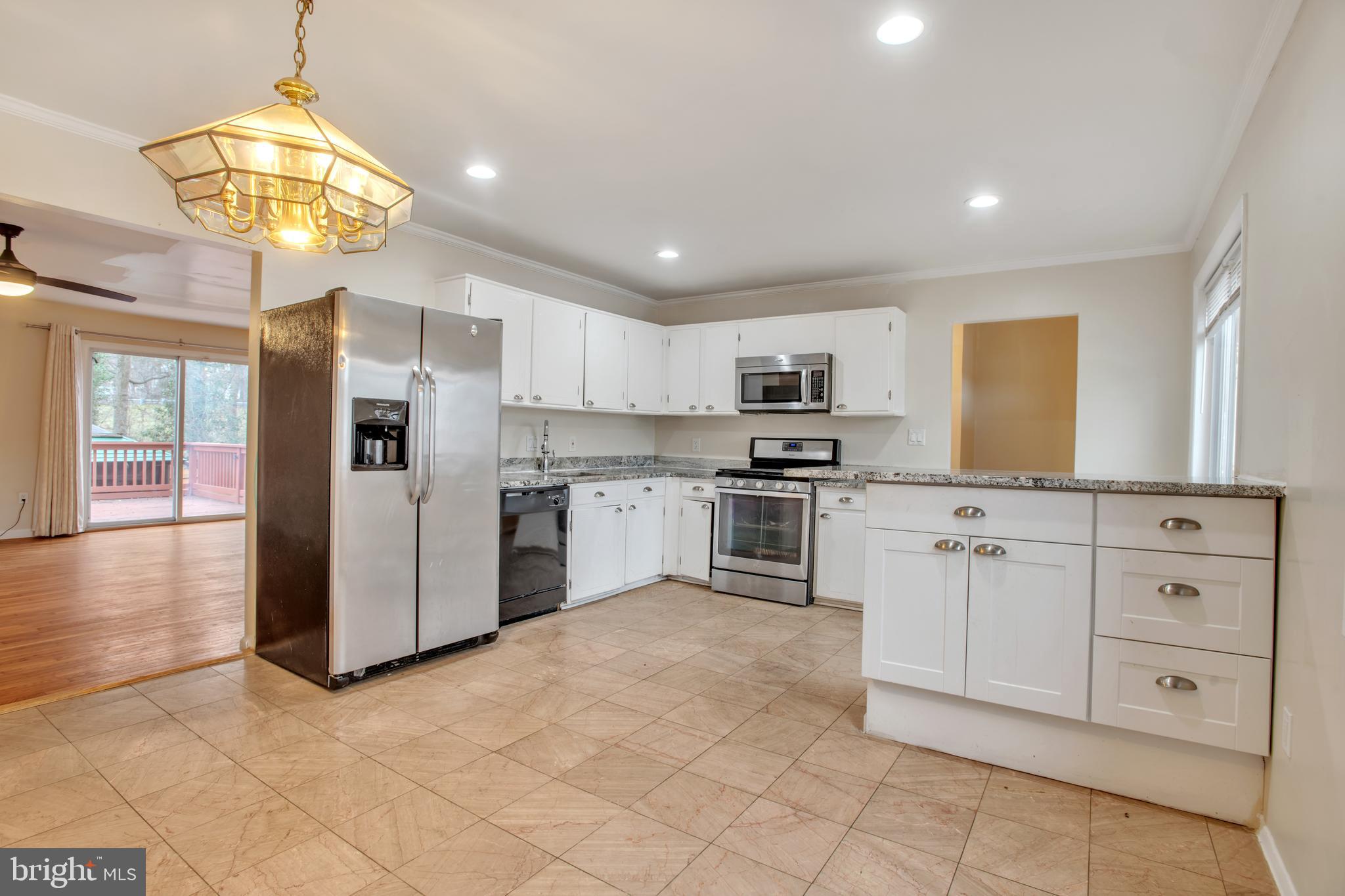 LAURELTON - Residential