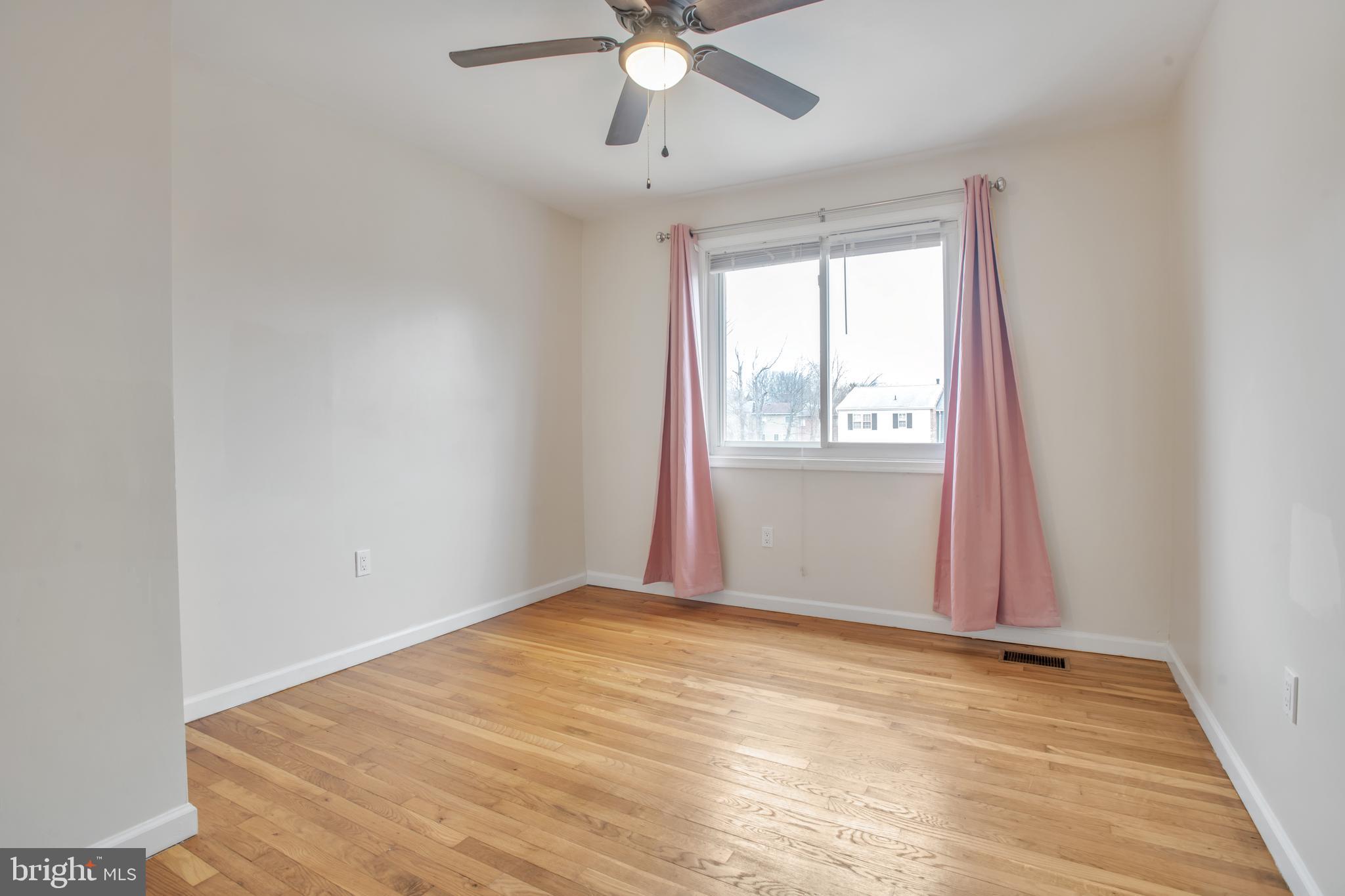 LAURELTON - Residential