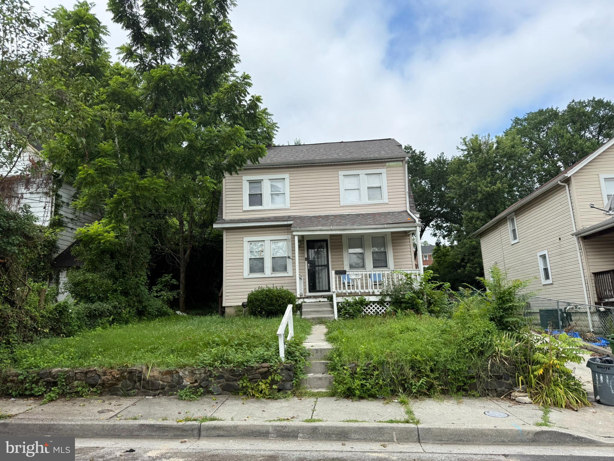 ONLINE AUCTION: Bidding begins 7/21/2025 @ 10:00 AM. Bidding ends 7/23/2025 @ 7:00 PM. List Price is Suggested Opening Bid. Deposit: $5,000.
Two story detached home located in the Wilson Park neighborhood.
Near Morgan State University, Johns Hopkins University, and the scenic Sherwood Gardens.
Closest traffic arteries are Greenmount Ave/York Rd and Loch Raven Blvd.
Property is believed to be occupied.