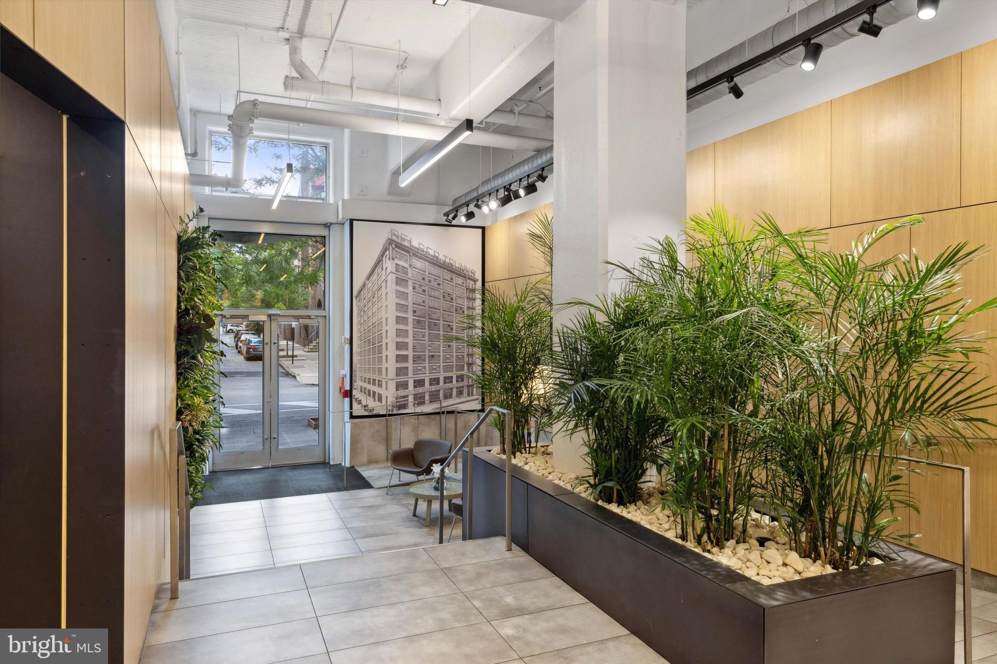 LOGAN SQUARE - Residential