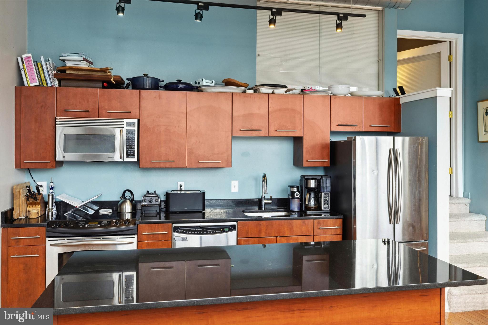 LOGAN SQUARE - Residential