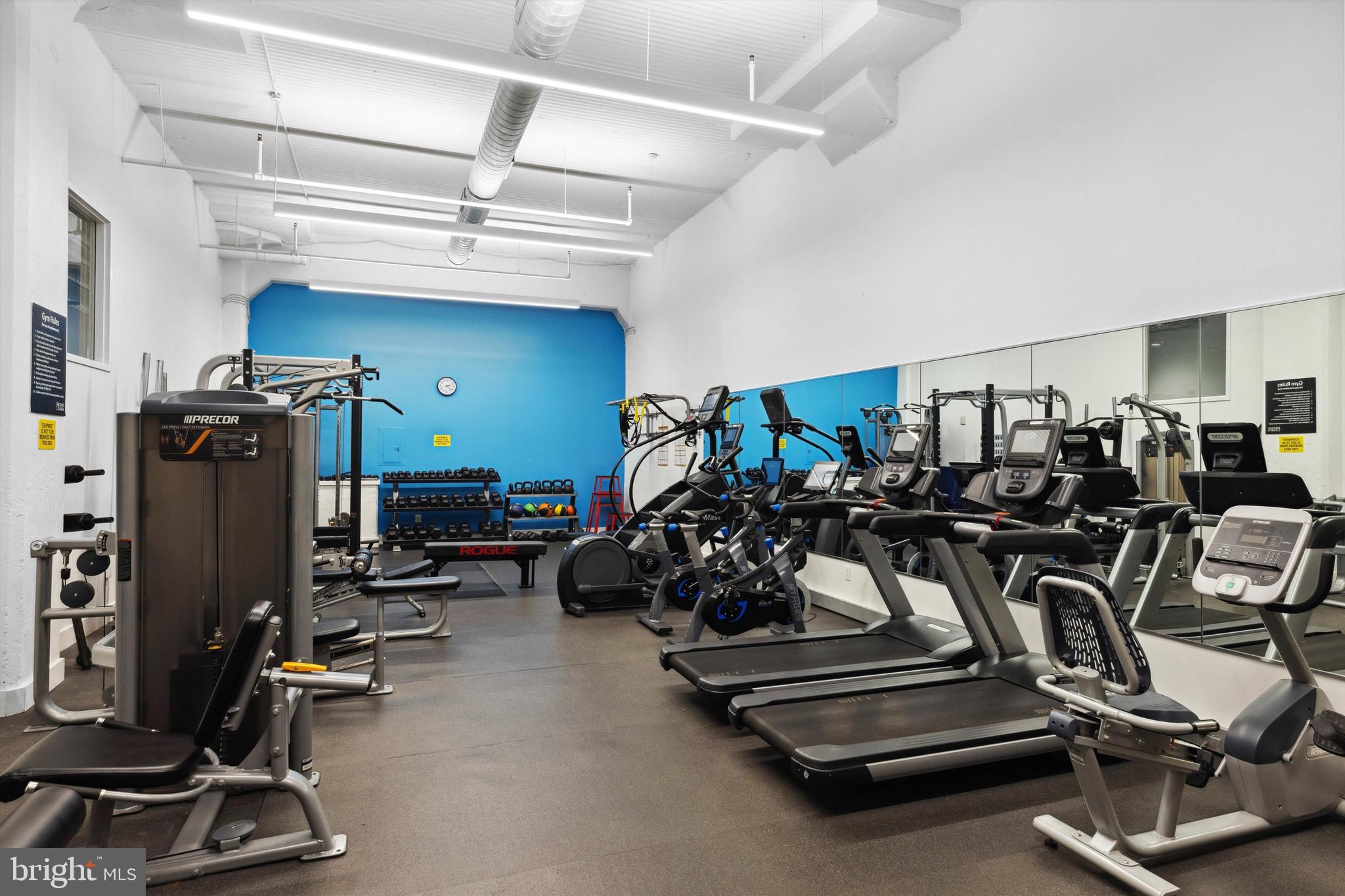 LOGAN SQUARE - Residential