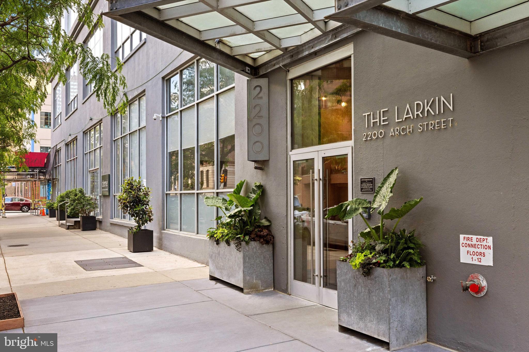 LOGAN SQUARE - Residential