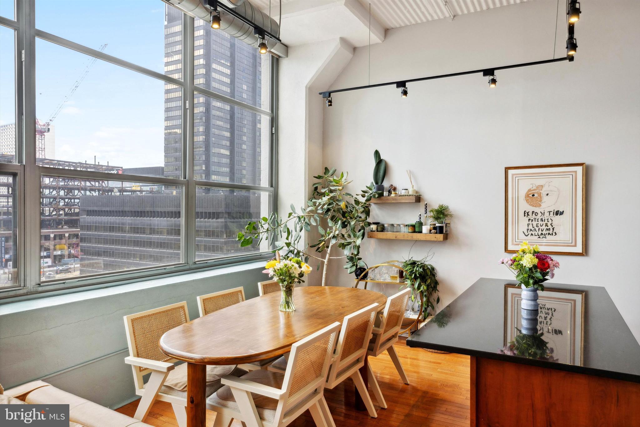 LOGAN SQUARE - Residential