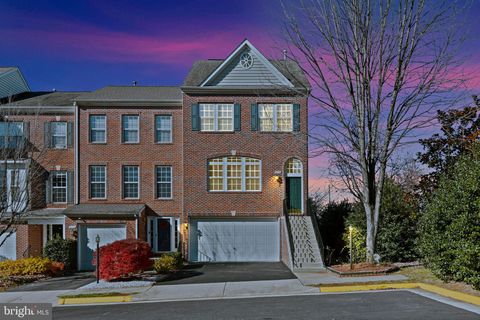 Photo of 4150 Jeremy Grove, FAIRFAX, VA 22030 (MLS # VAFX2280292)