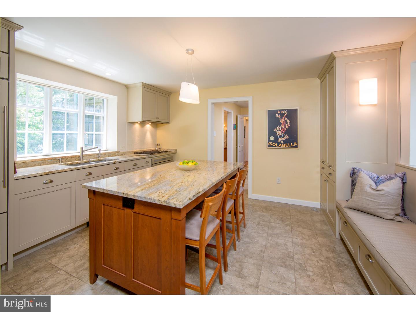 CHESTNUT HILL - Residential