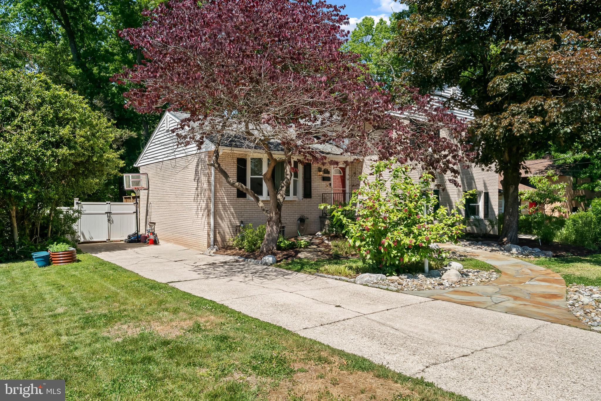 COLLEGE PARK WOODS - Residential