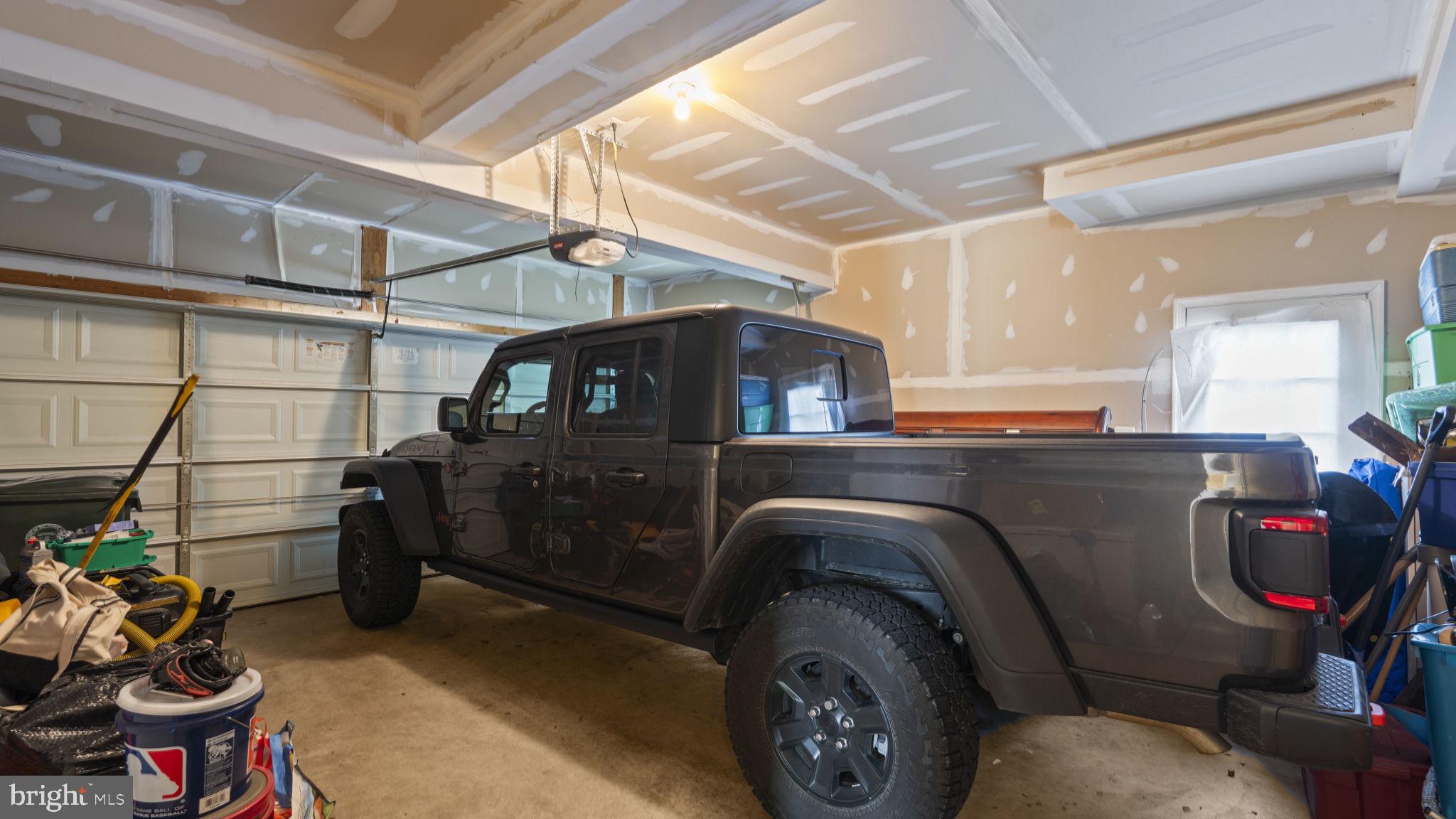 ELIZABETH'S CROSSING - Residential