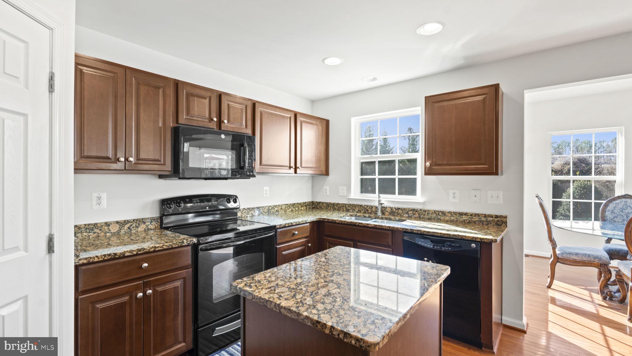 ELIZABETH'S CROSSING - Residential