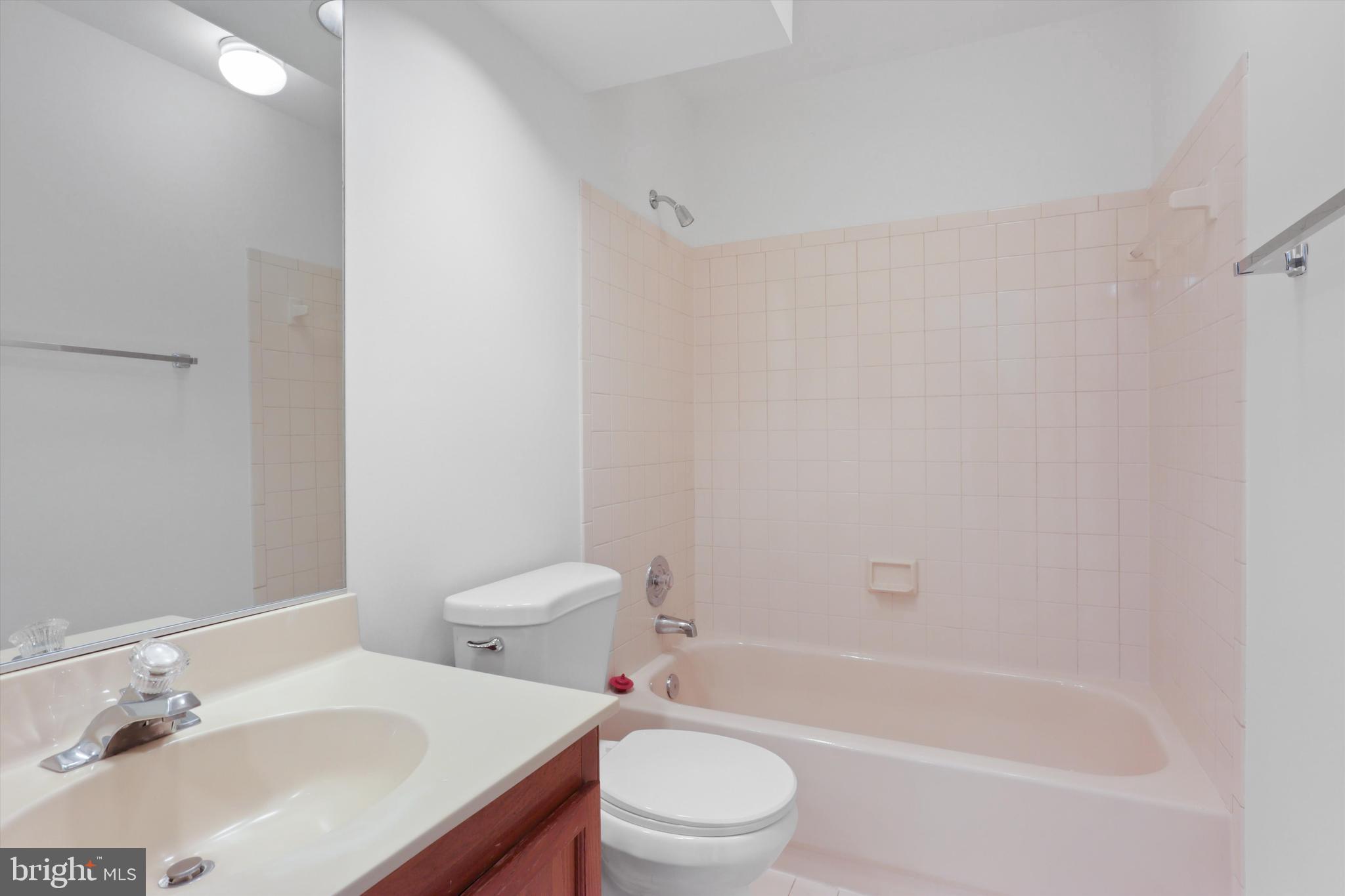 LANDSDOWNE - Residential Lease