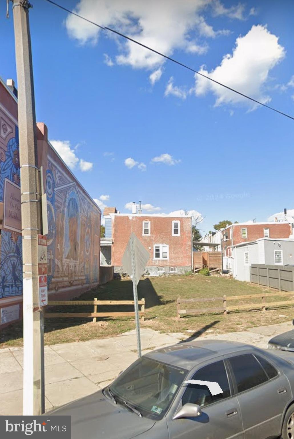 Vacant CMX1 mixed use building lot for sale cash as is. 10% deposit and proof of funds required. Buyer responsible for city resale certificate. Seller requests that buyer use Seller's title comapny for title insurance and settlement. Drive by to show.
