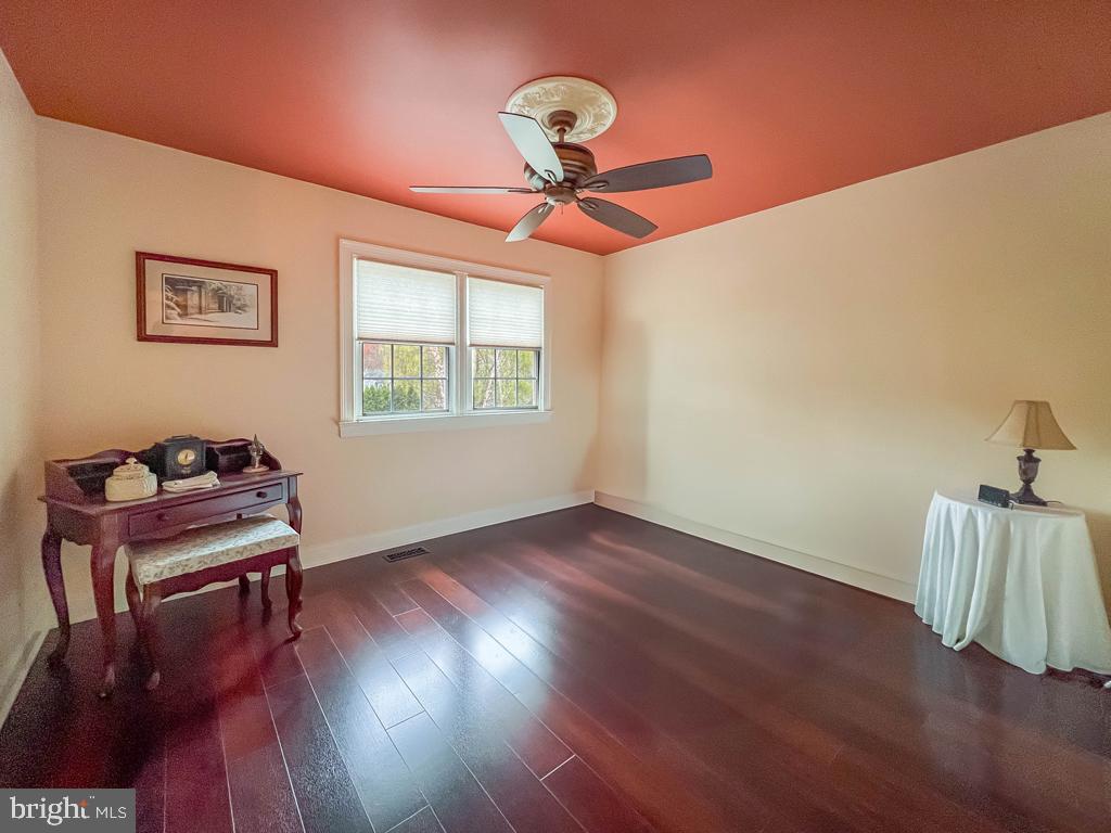 MAPLE POINT - Residential