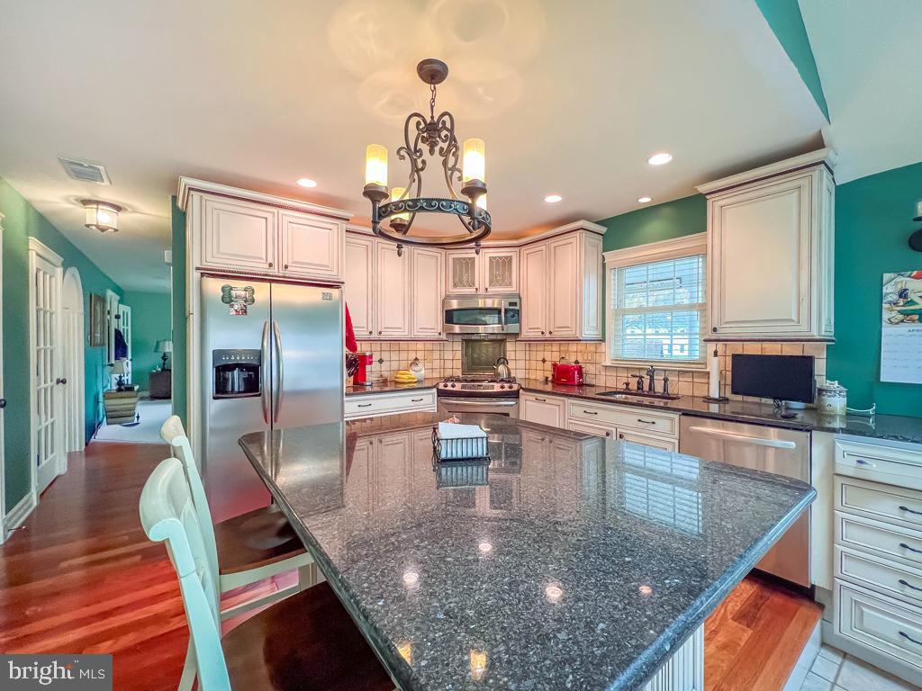 MAPLE POINT - Residential