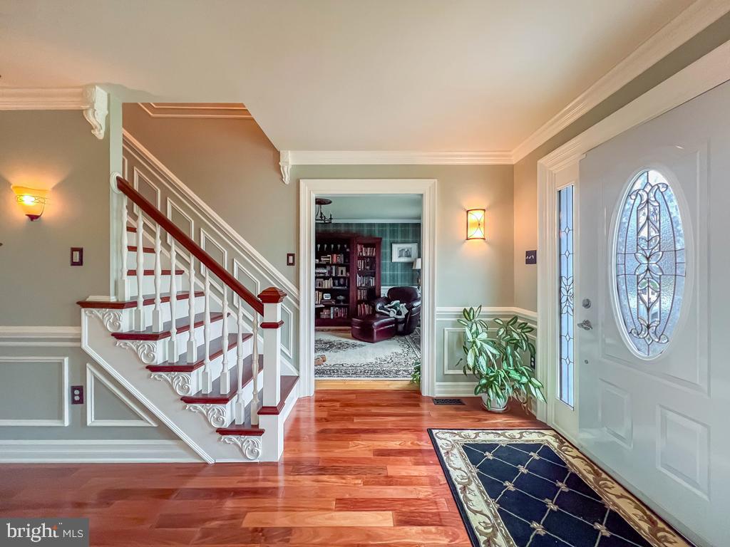 MAPLE POINT - Residential