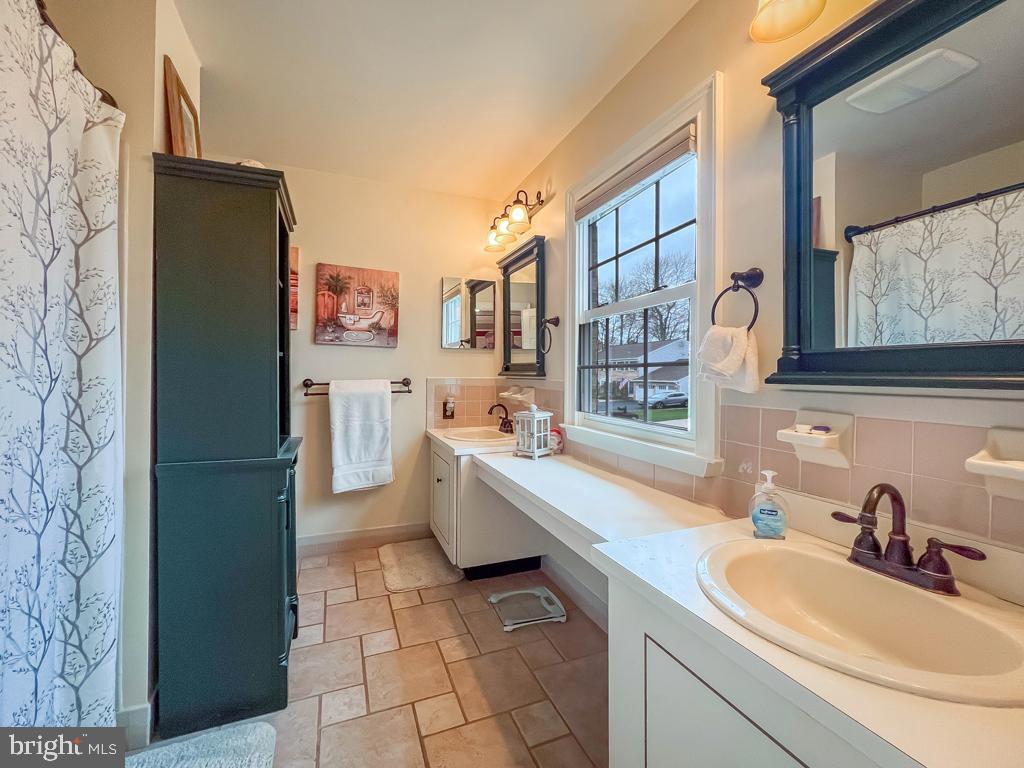 MAPLE POINT - Residential