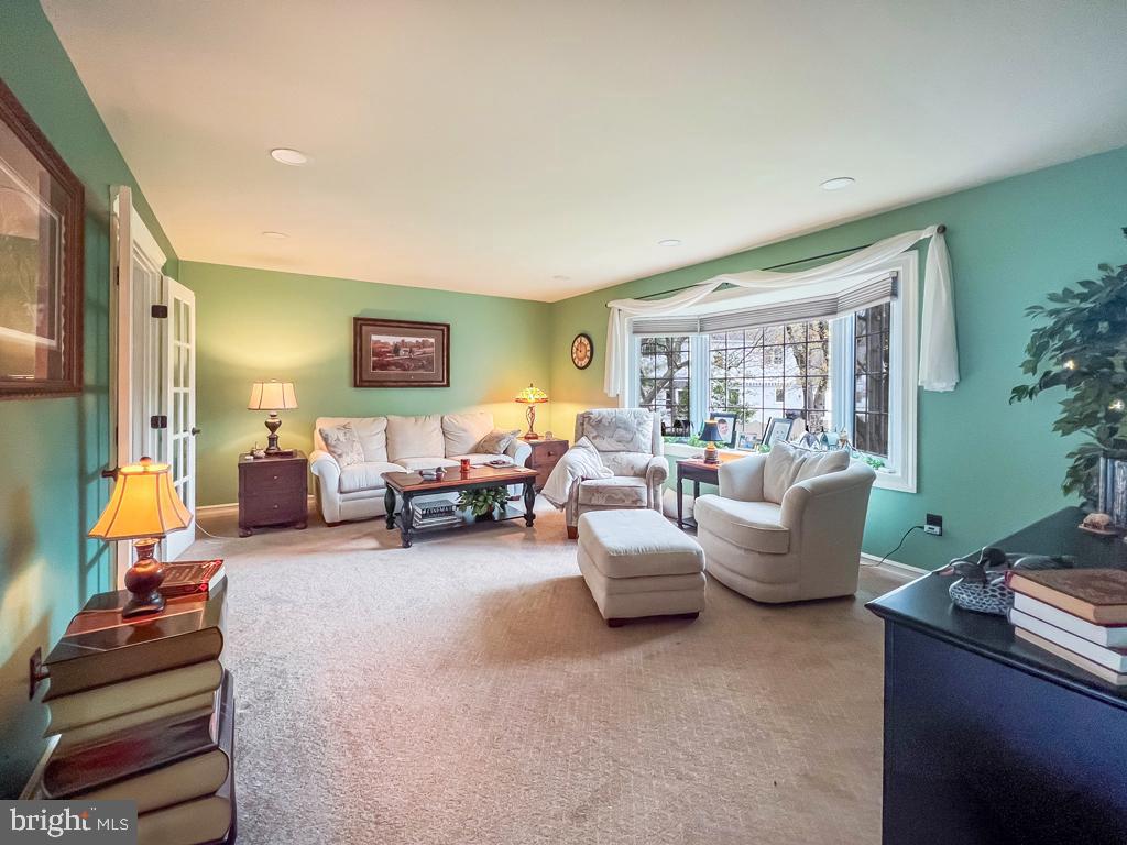 MAPLE POINT - Residential