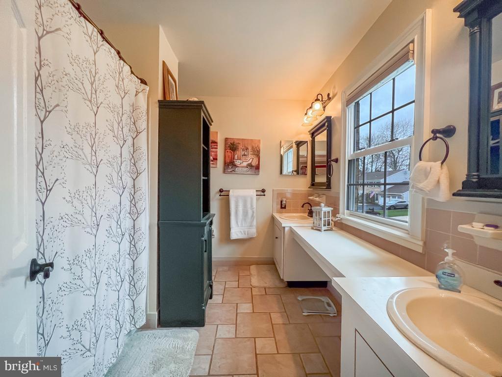 MAPLE POINT - Residential