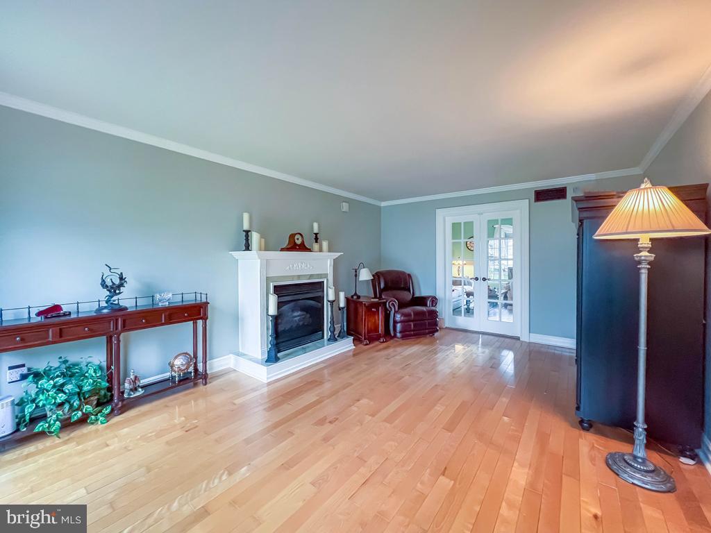 MAPLE POINT - Residential