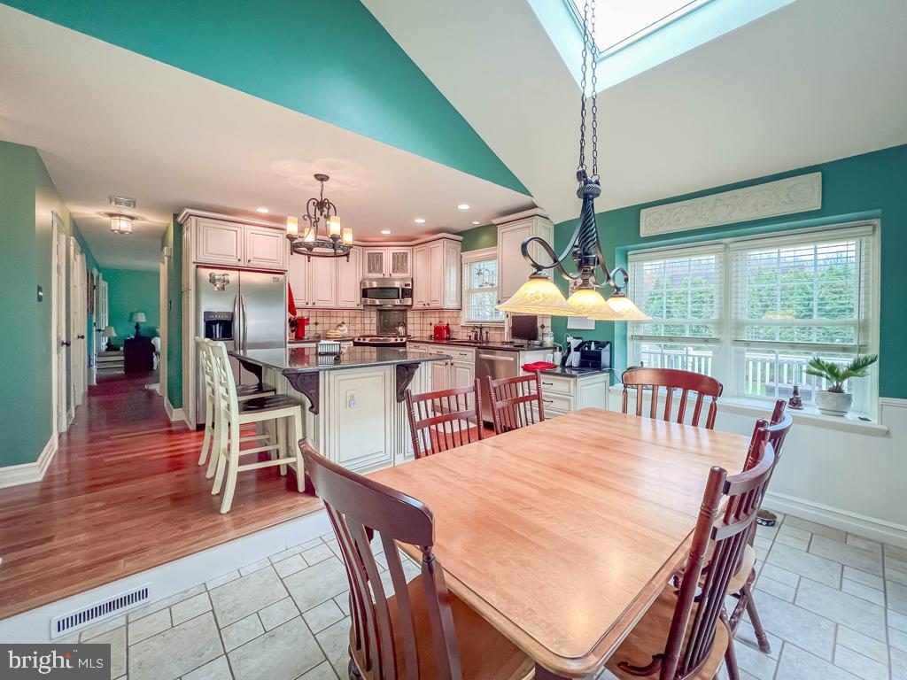 MAPLE POINT - Residential