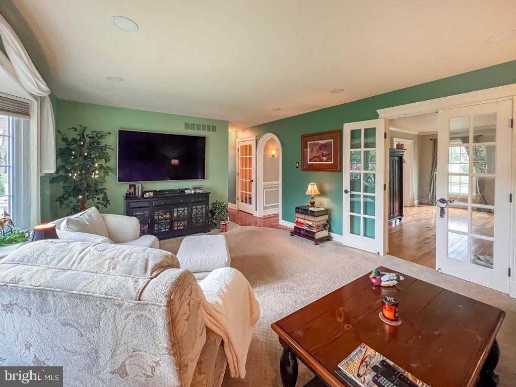 MAPLE POINT - Residential