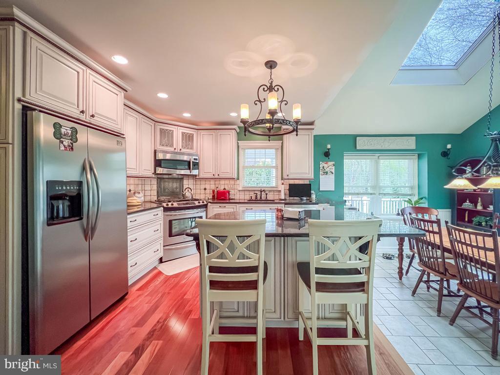 MAPLE POINT - Residential