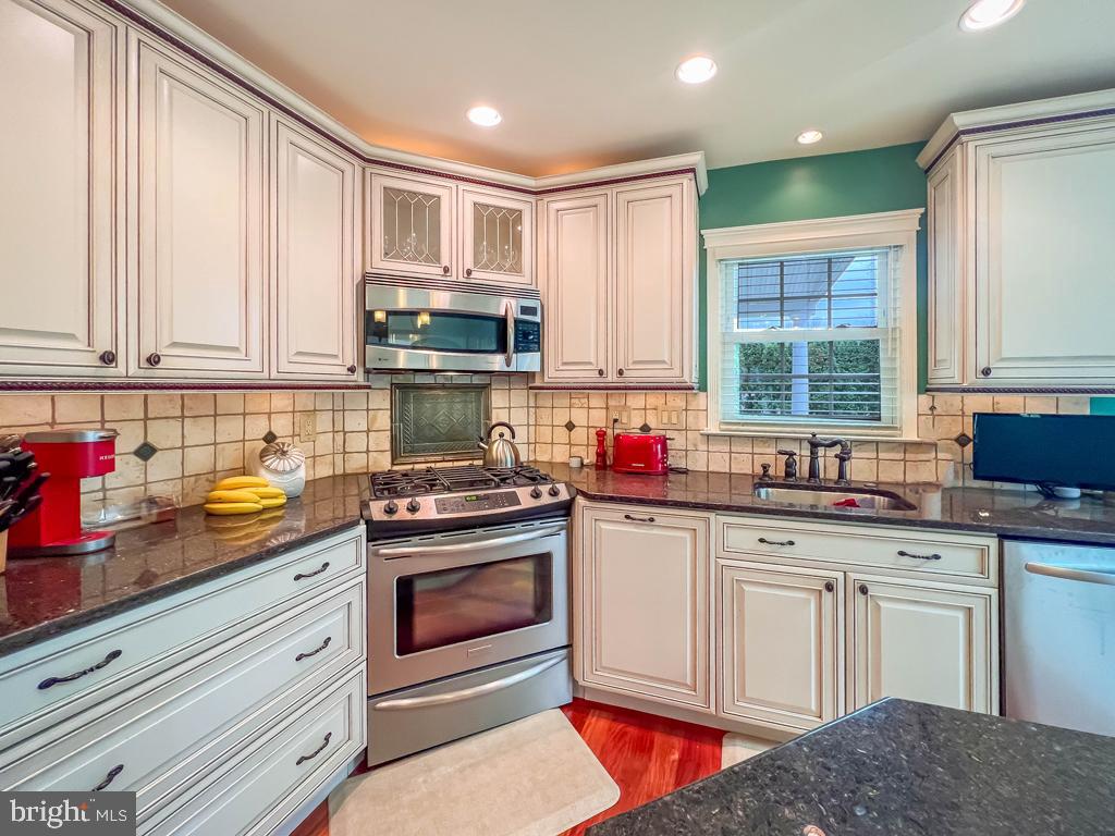 MAPLE POINT - Residential