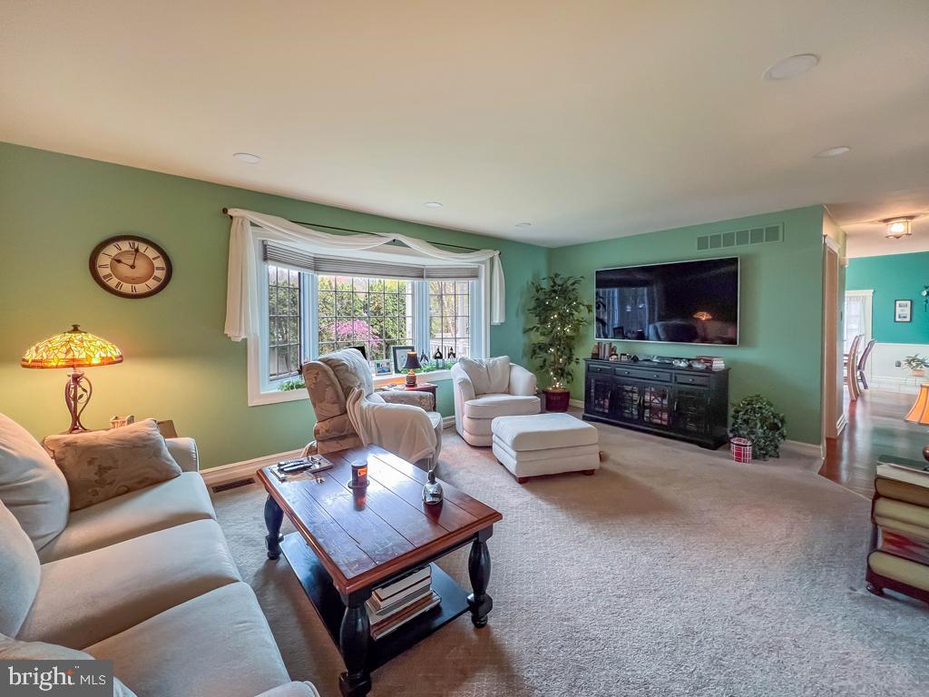 MAPLE POINT - Residential