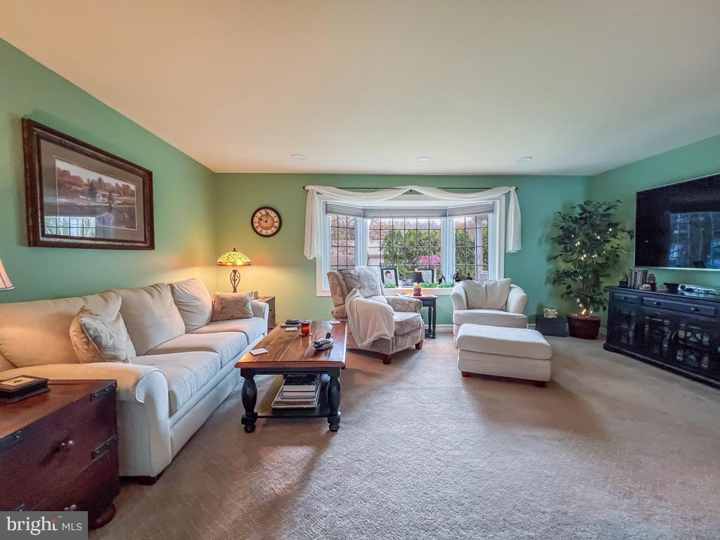 MAPLE POINT - Residential