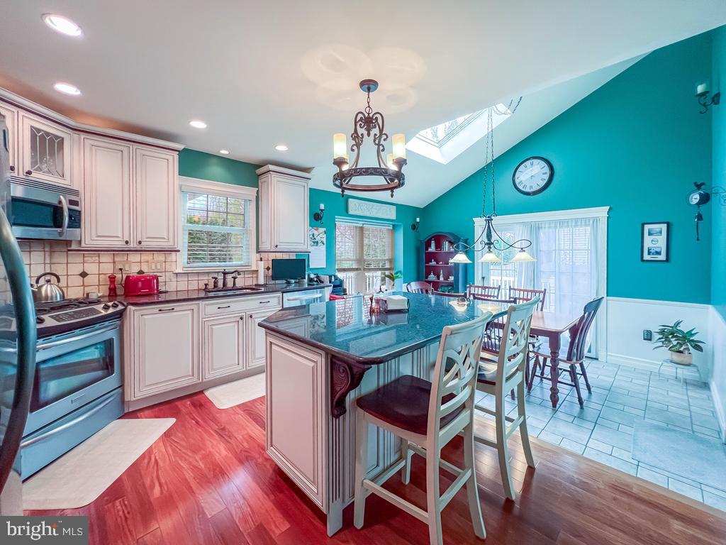 MAPLE POINT - Residential