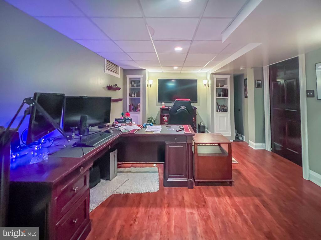 MAPLE POINT - Residential