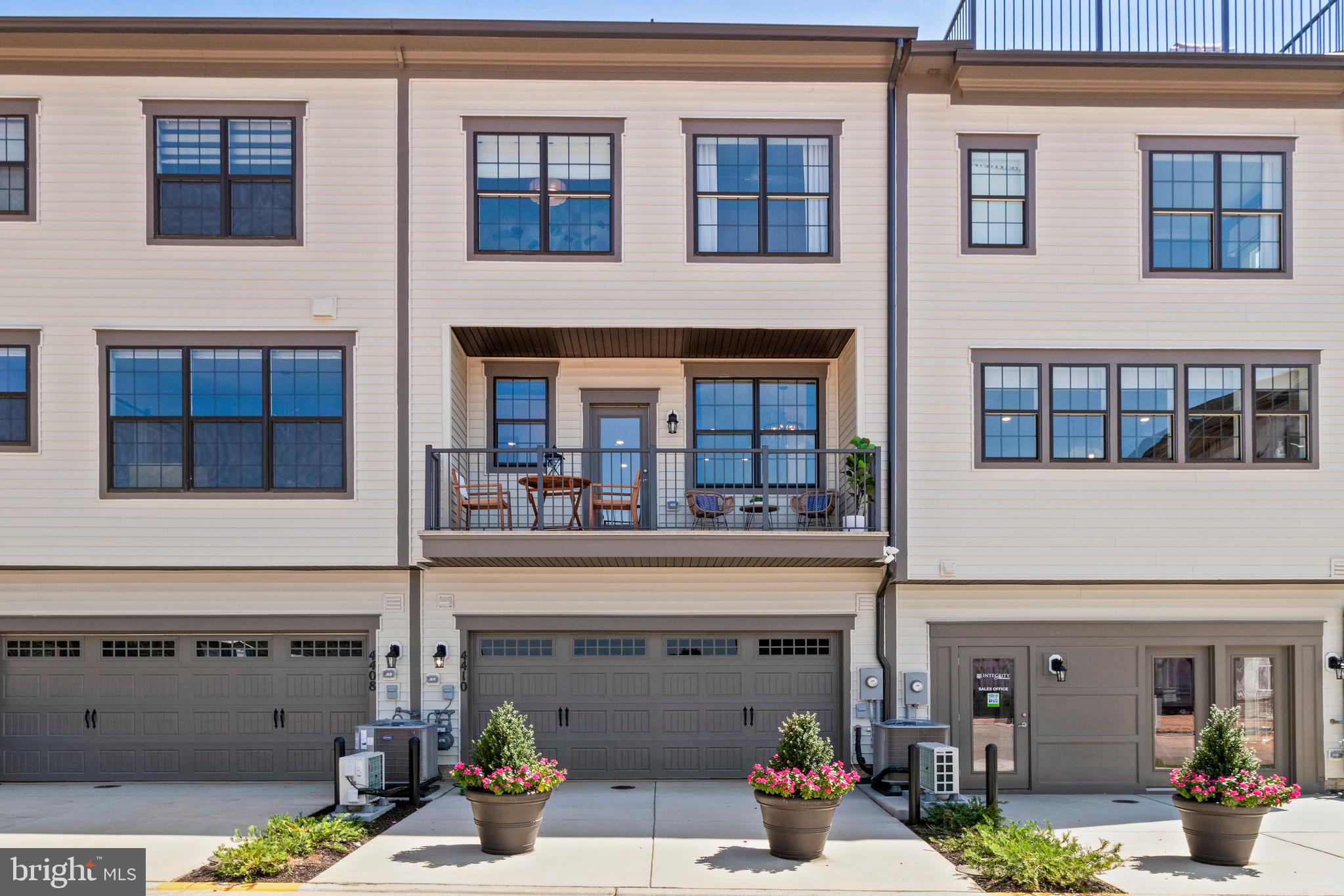 ENCLAVE AT FAIR LAKES - Residential