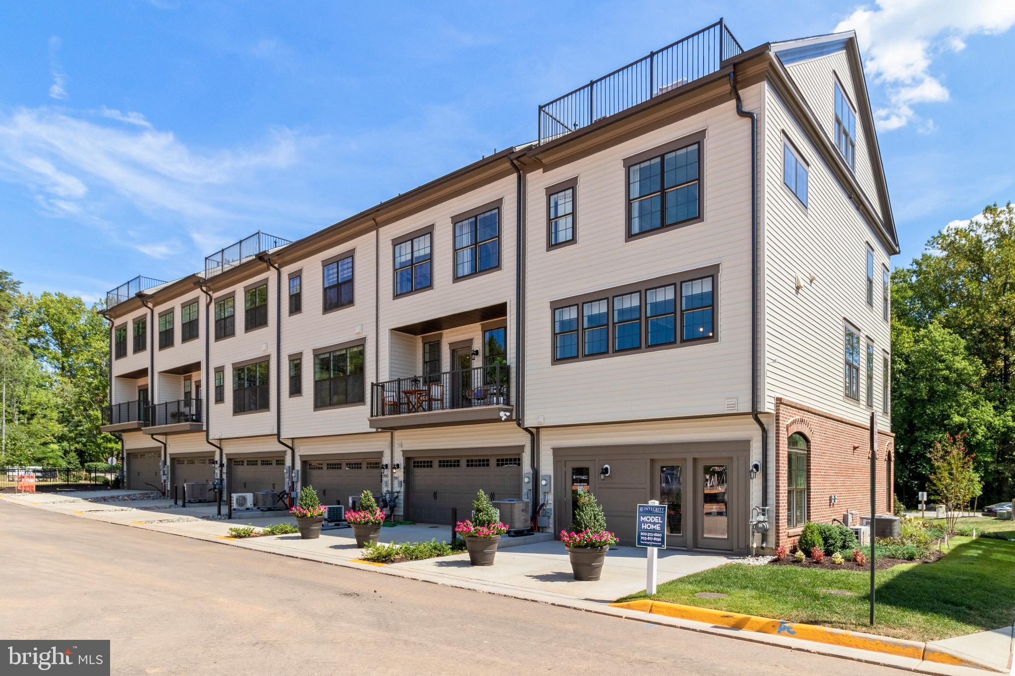 ENCLAVE AT FAIR LAKES - Residential