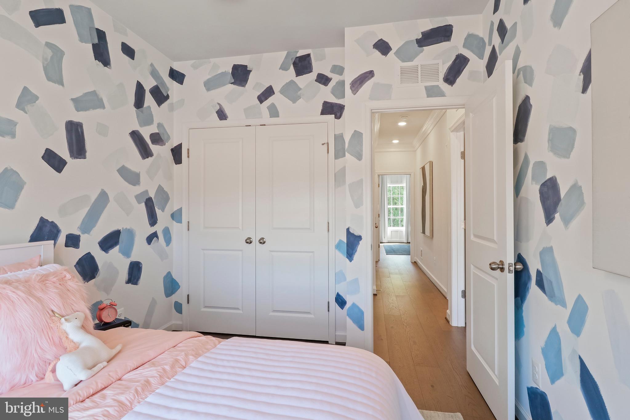 ENCLAVE AT FAIR LAKES - Residential