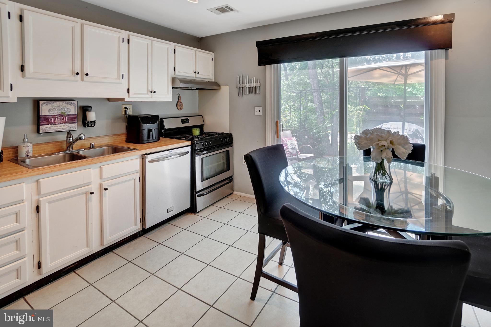 SUSSEX SQUARE CONDO - Residential