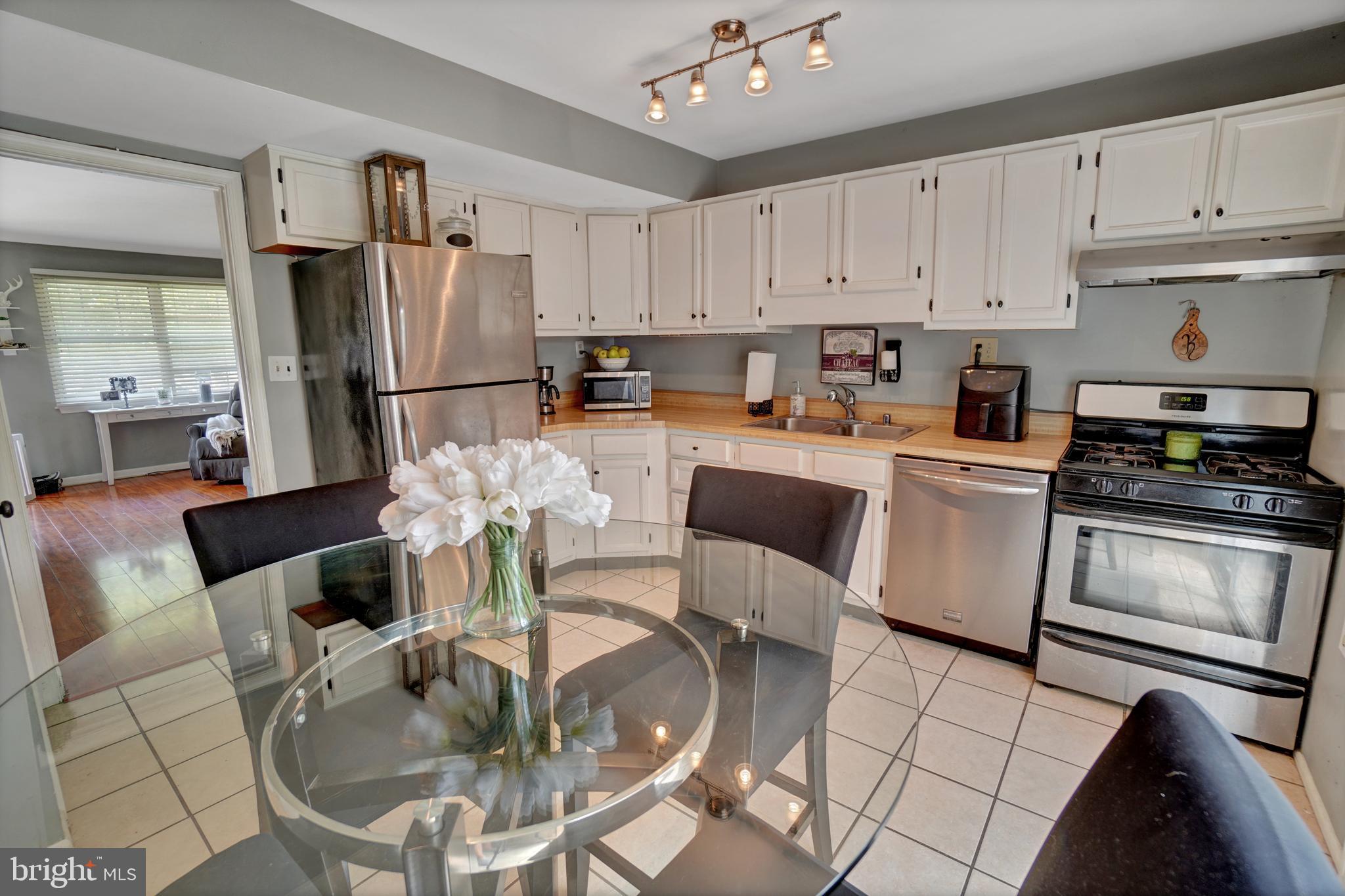 SUSSEX SQUARE CONDO - Residential