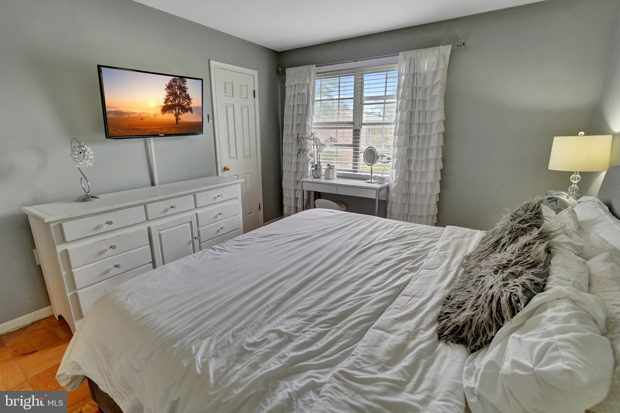 SUSSEX SQUARE CONDO - Residential