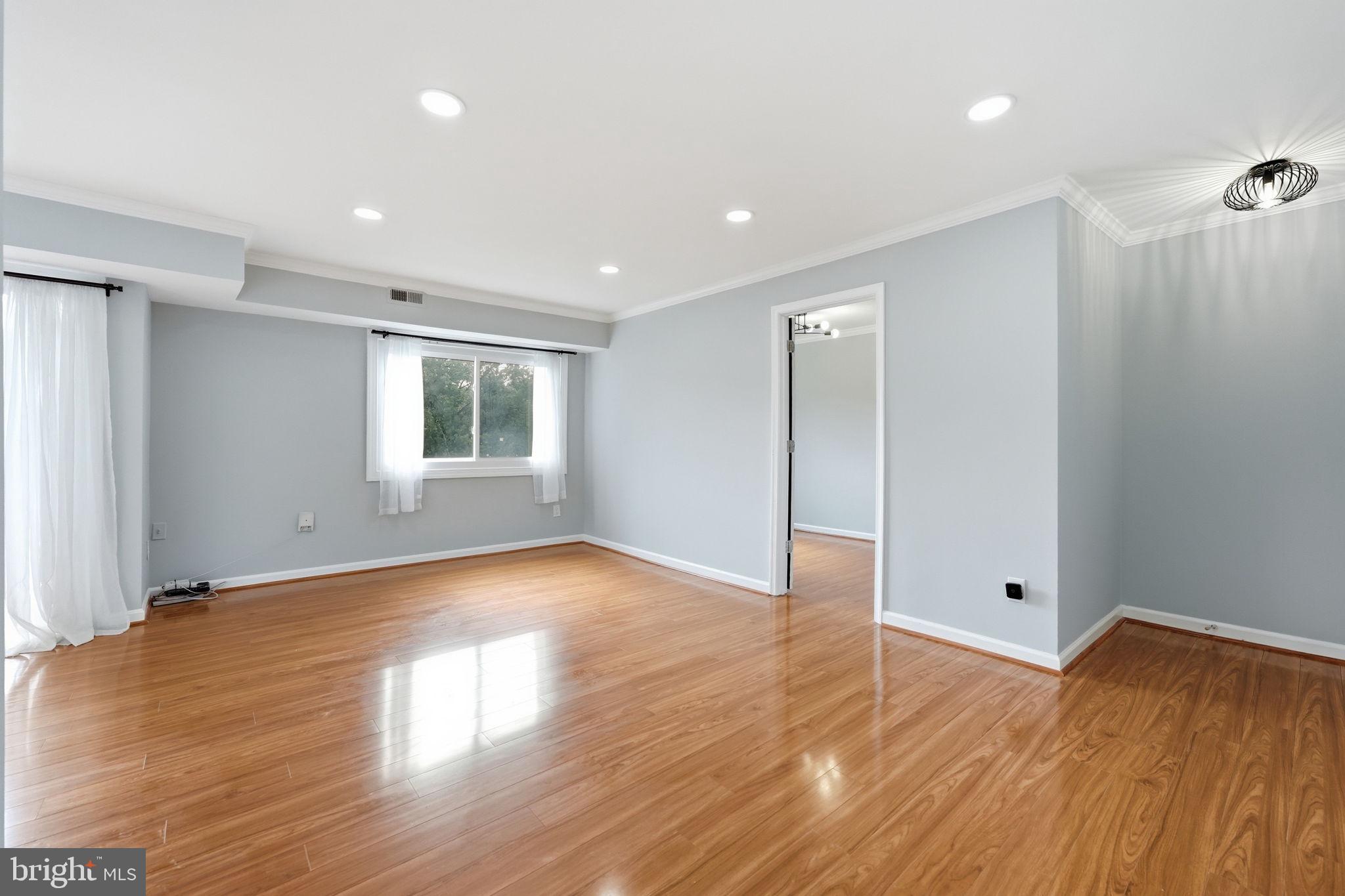 2901 CHARING CROSS ROAD 11