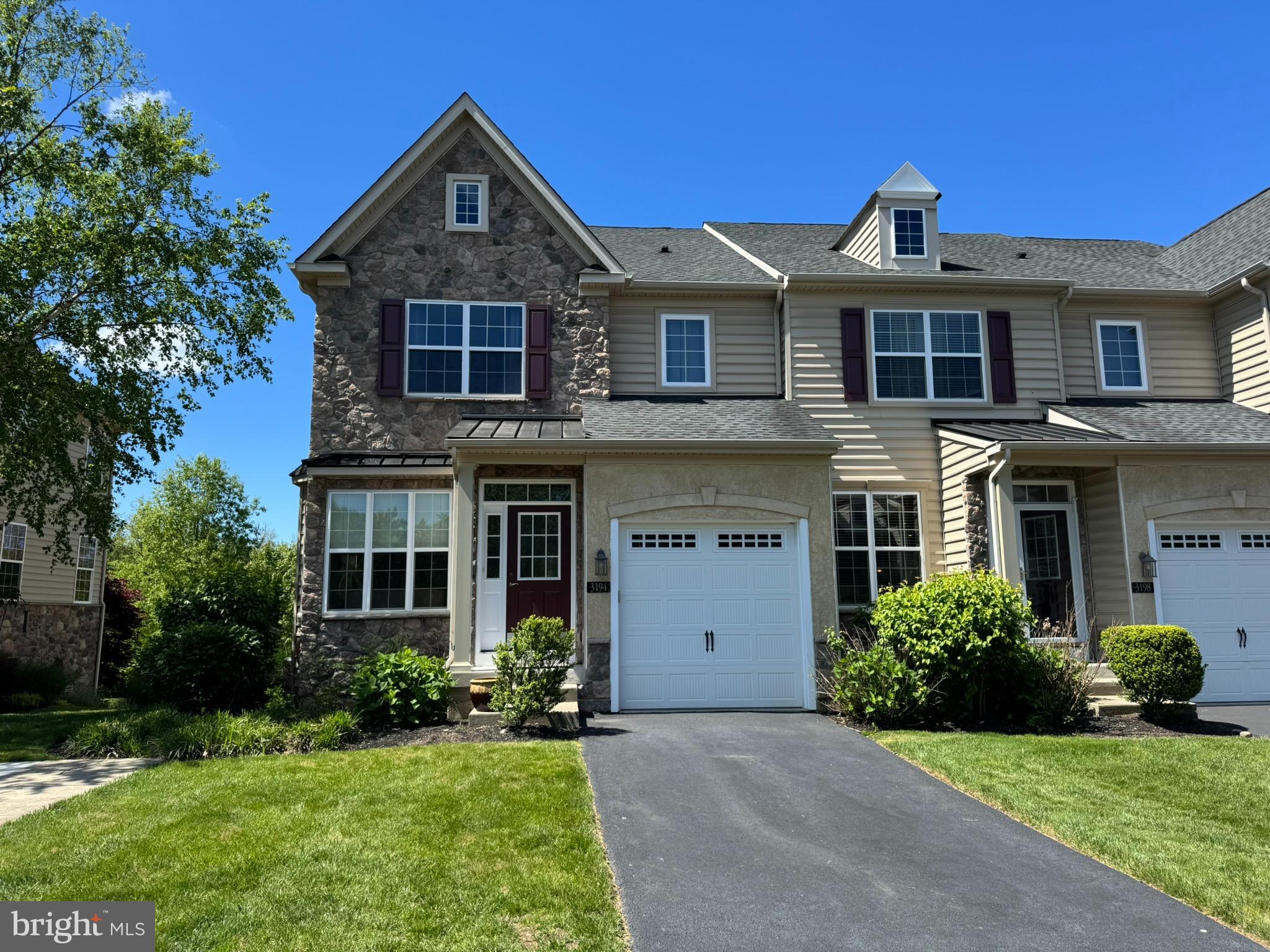 TH AT HERITAGE CNTR - Residential