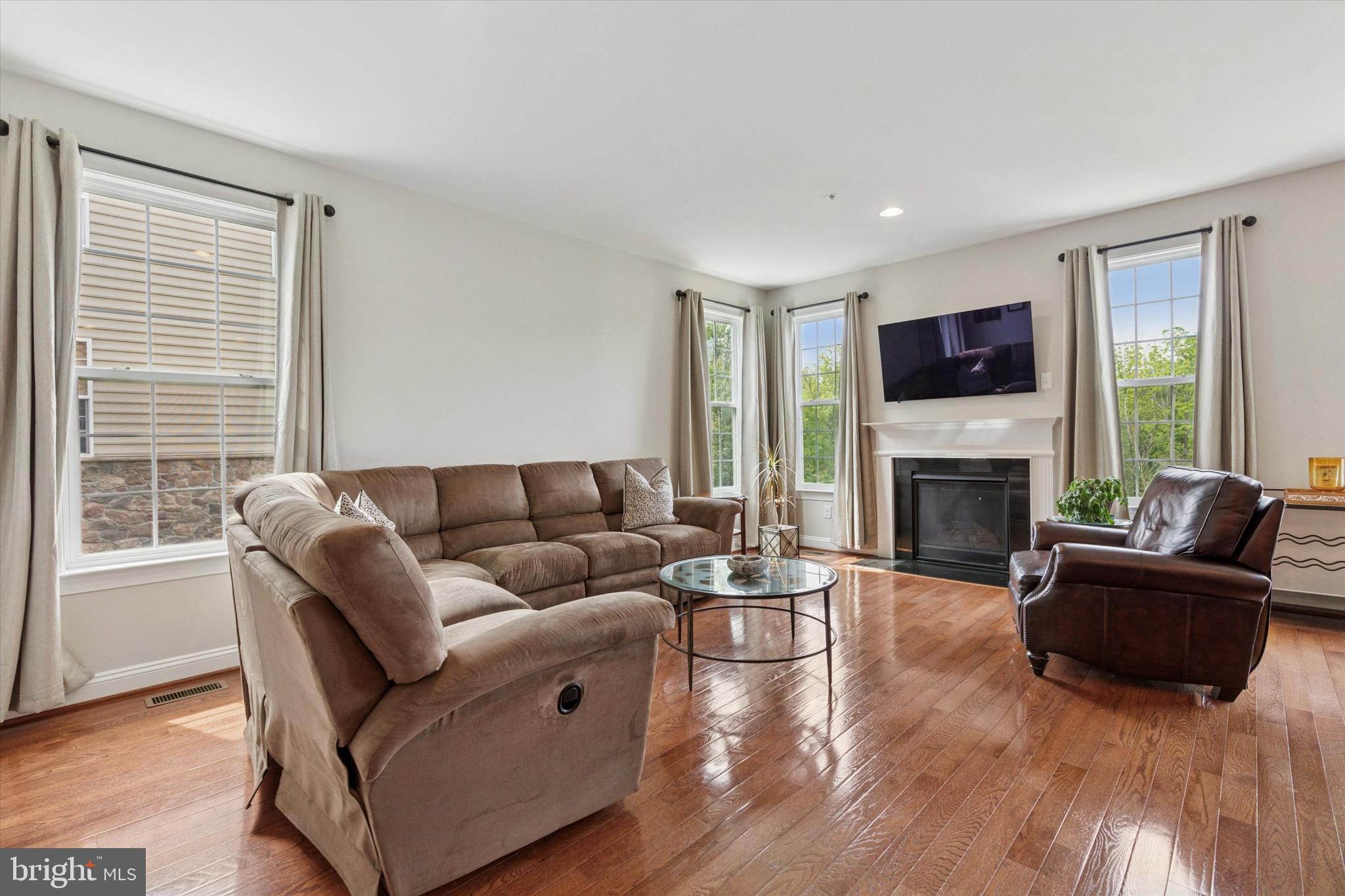 TH AT HERITAGE CNTR - Residential