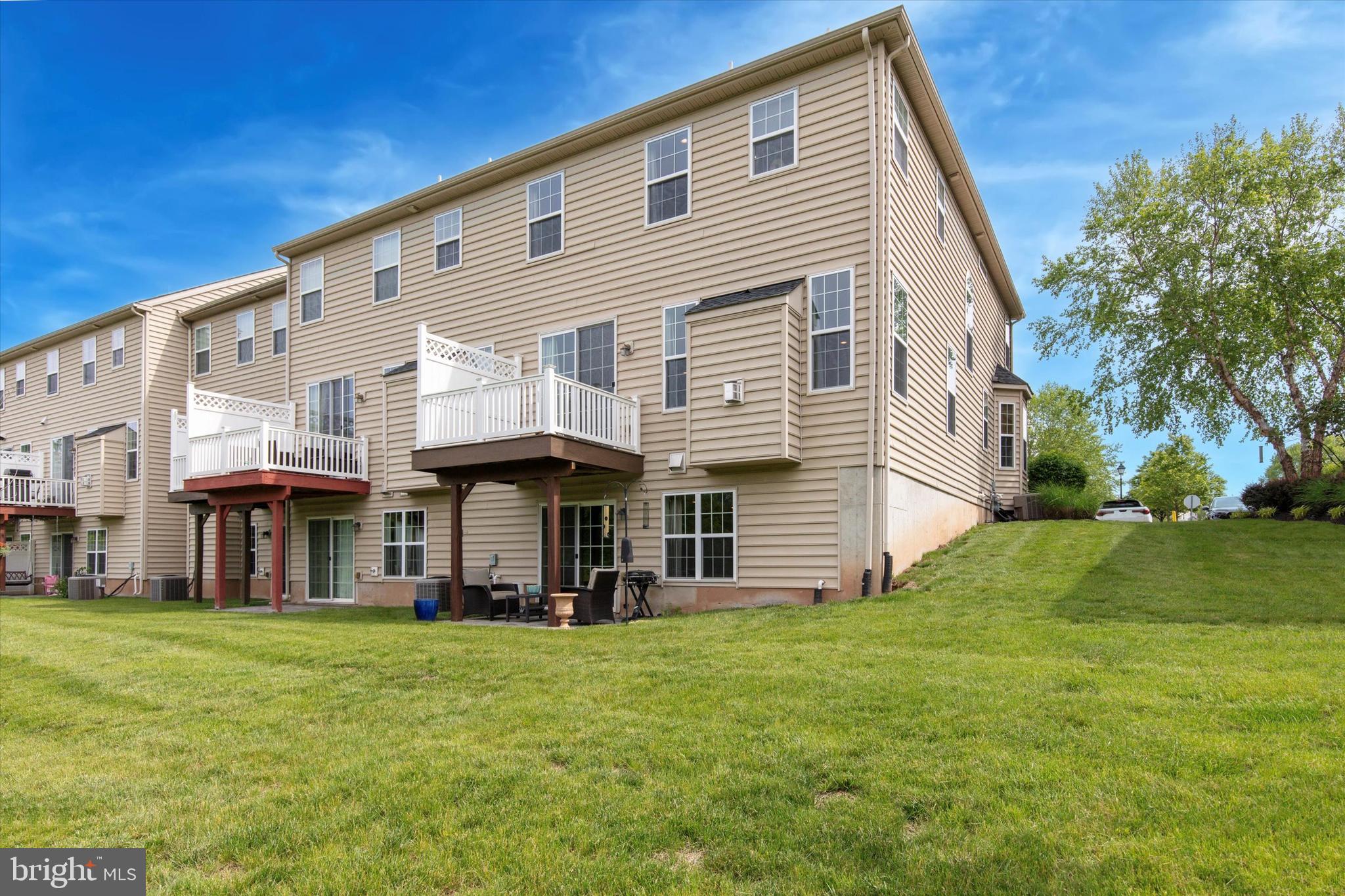 TH AT HERITAGE CNTR - Residential