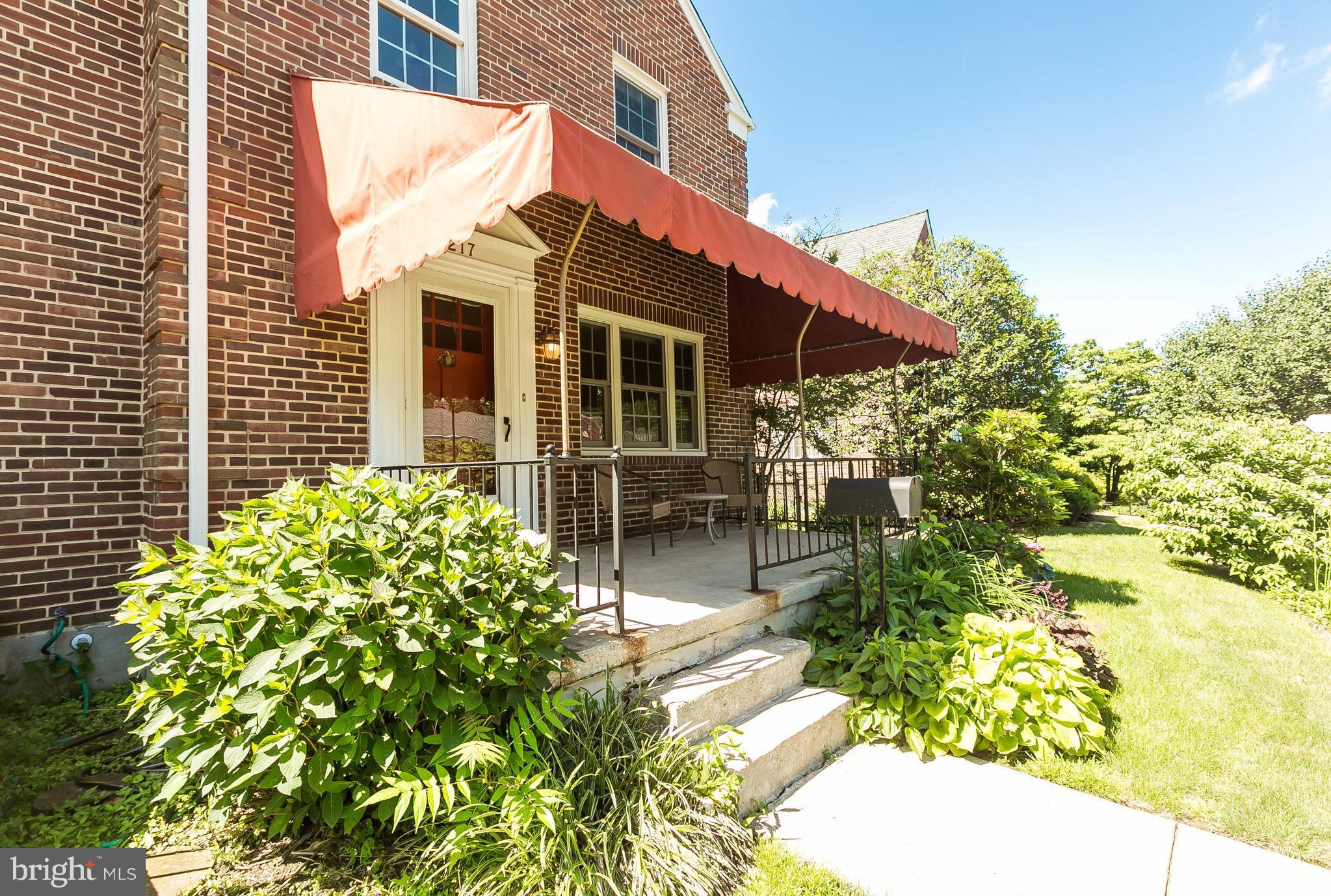 Spacious end of group! Freshly painted, hardwood floors, nice kitchen, new carpet in family room, great patio and yard with wonderful landscaping front and back. Lots of light, great layout--move right in!