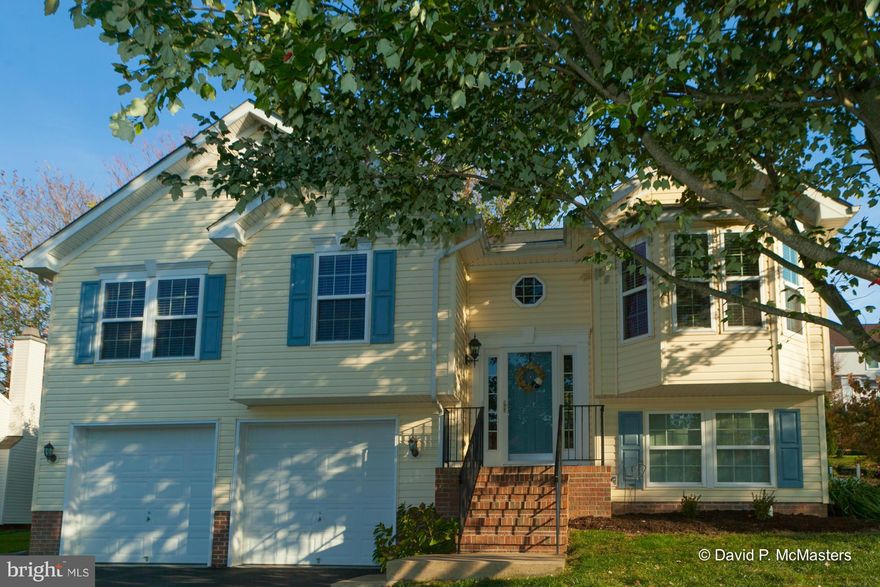 ATTRACTIVE, IMMACULATE 3BR/2FB IN ATTRACTIVE LAUREL RIDGE. GREAT COMMUTER LOCATION 2 MILES TO i-81 AND 10 MINUTES TO MARC TRAIN TO DC  NICE LOT WITH WOODSY AREA BEHIND. DECK FOR BBQ AND BIG UNFIN BSMT FOR WHATEVER (PLUMBED) OVERSIZE 2C GARAGE. SWEET PLACE, NICE NEIGHBORHOOD. LIKE THE FRONT ENTRANCE A LOT. CL0SE TO SHOPPING.