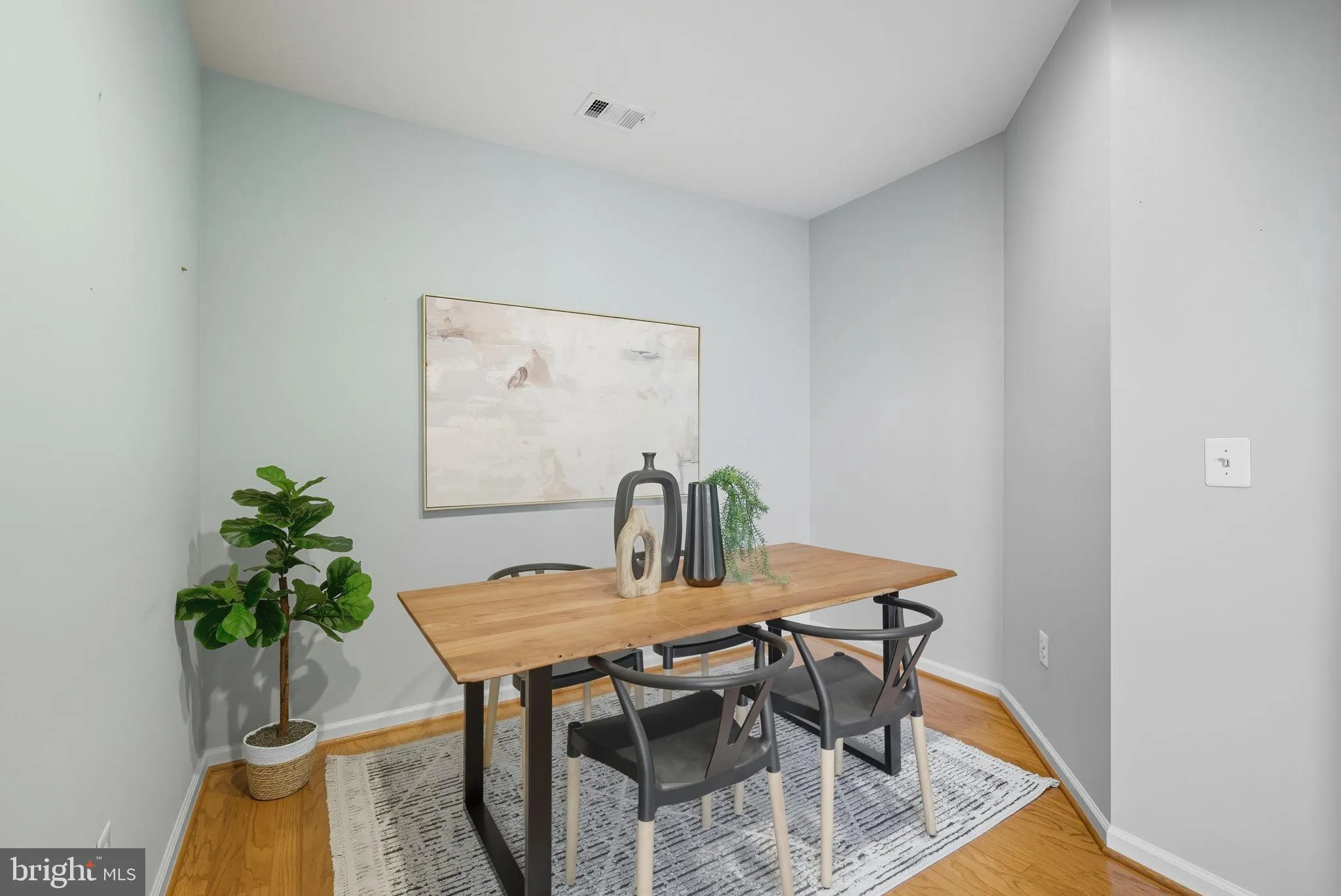 Reston, Virginia 20190, United States, 2 Bedrooms Bedrooms, ,2 BathroomsBathrooms,Residential,Pending,214265