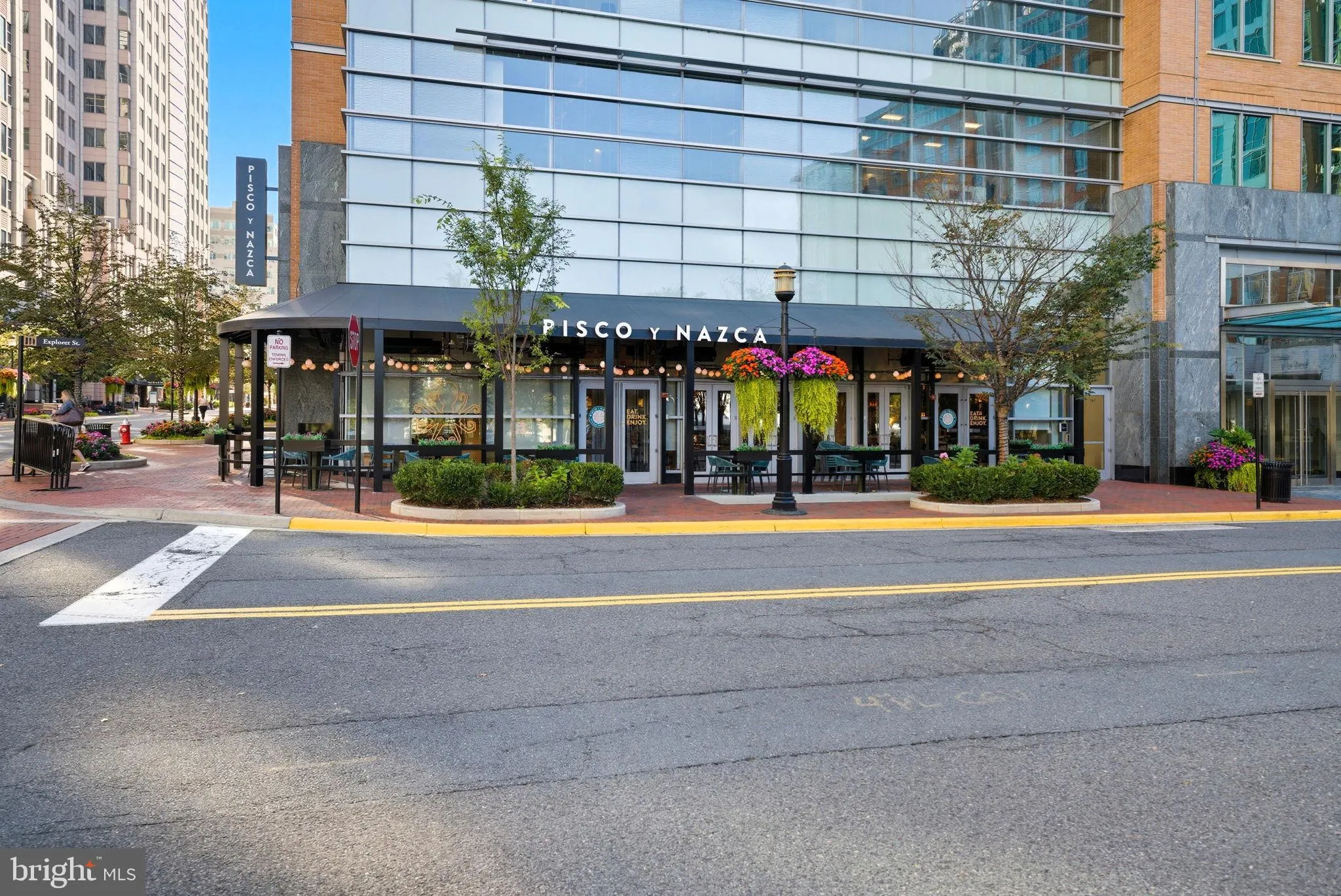 Reston, Virginia 20190, United States, 2 Bedrooms Bedrooms, ,2 BathroomsBathrooms,Residential,Pending,214265