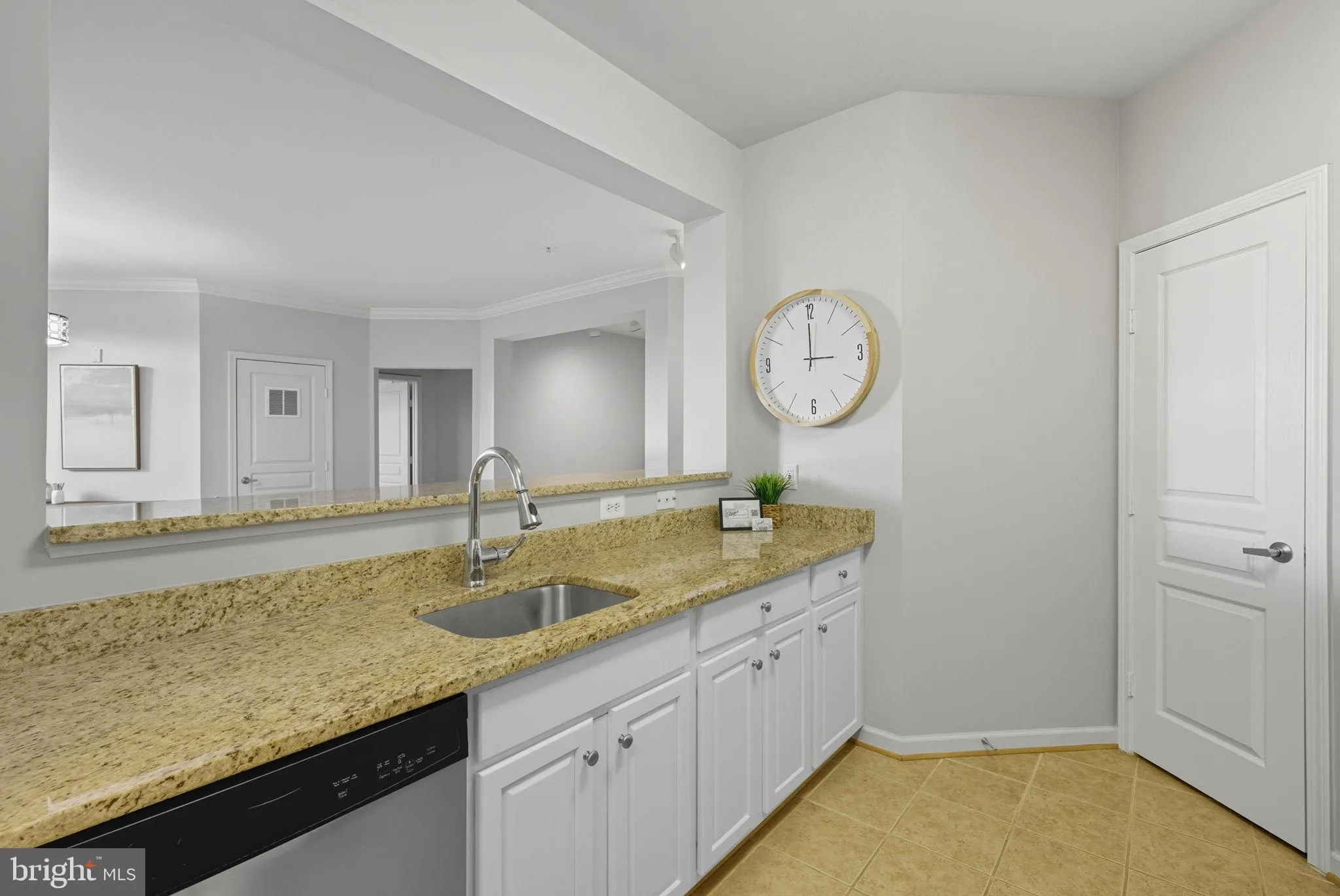 Reston, Virginia 20190, United States, 2 Bedrooms Bedrooms, ,2 BathroomsBathrooms,Residential,Pending,214265