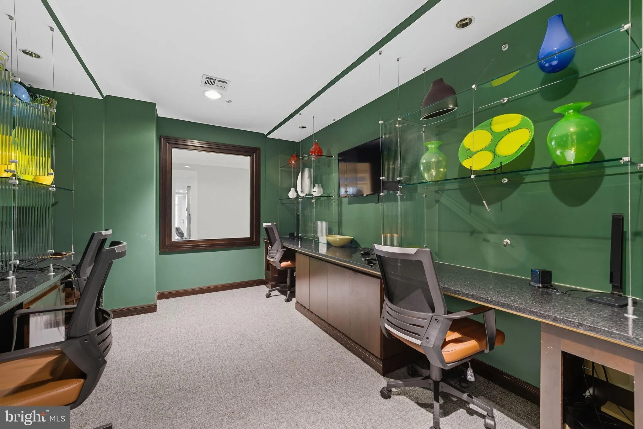 Reston, Virginia 20190, United States, 2 Bedrooms Bedrooms, ,2 BathroomsBathrooms,Residential,Pending,214265