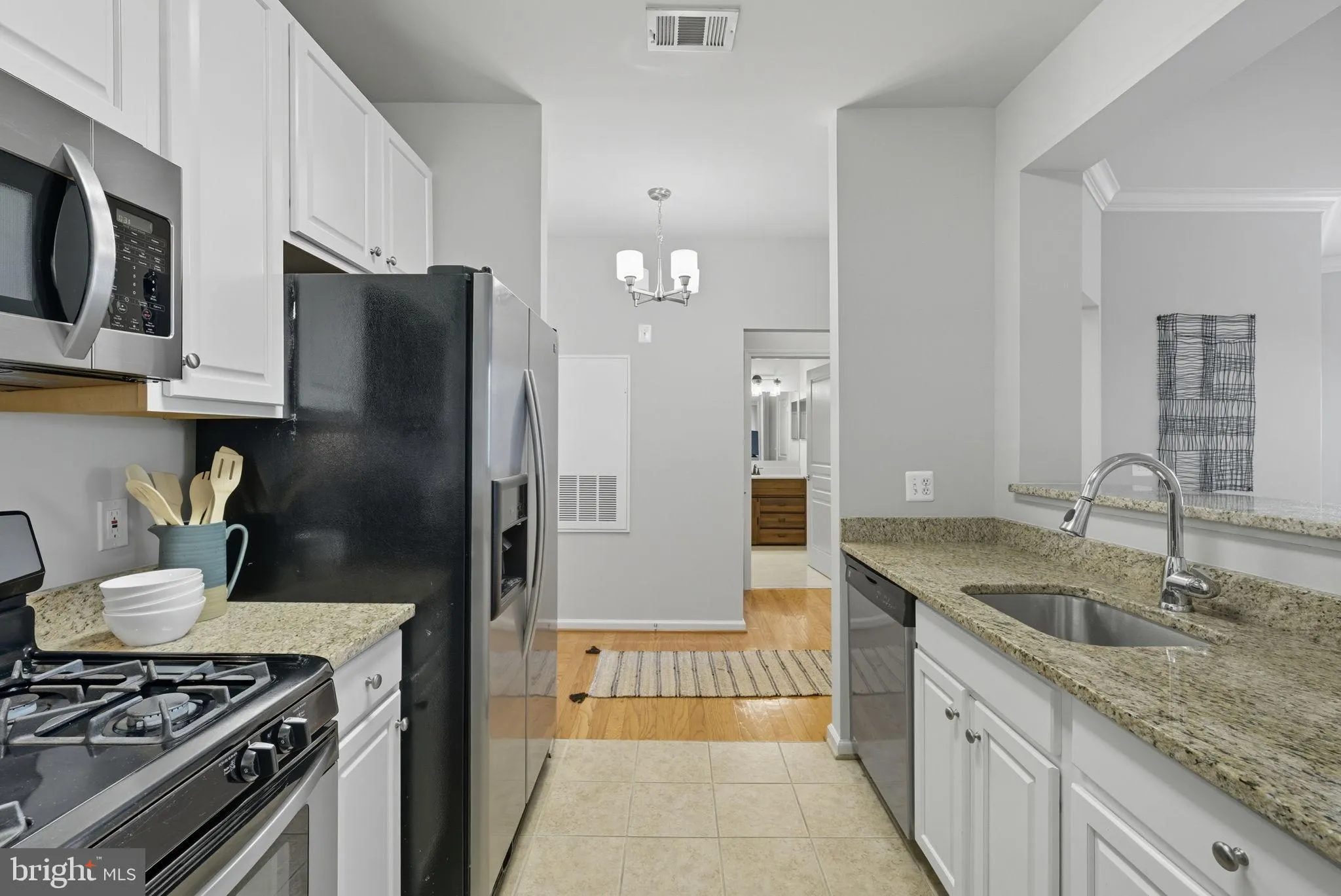 Reston, Virginia 20190, United States, 2 Bedrooms Bedrooms, ,2 BathroomsBathrooms,Residential,Pending,214265