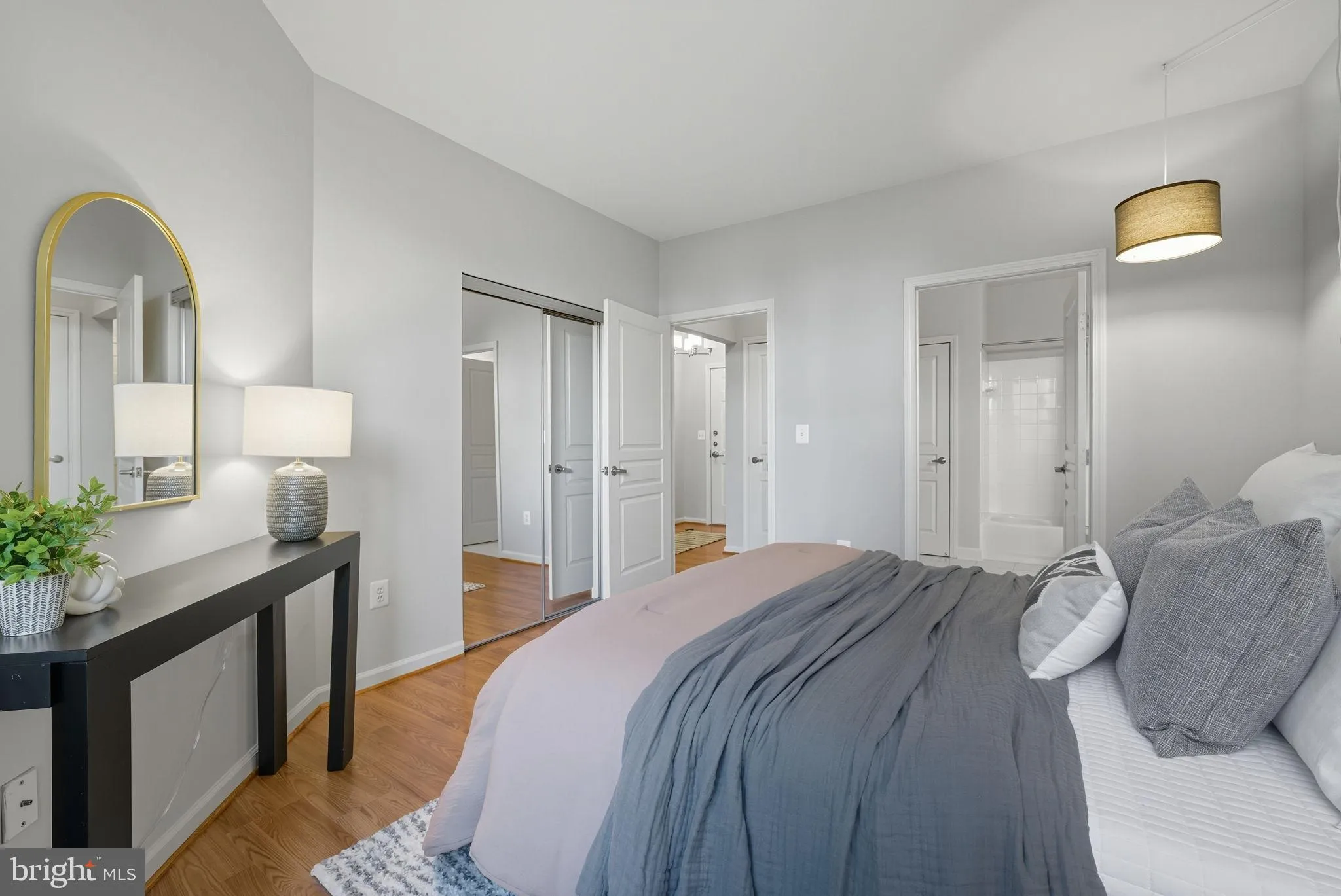 Reston, Virginia 20190, United States, 2 Bedrooms Bedrooms, ,2 BathroomsBathrooms,Residential,Pending,214265